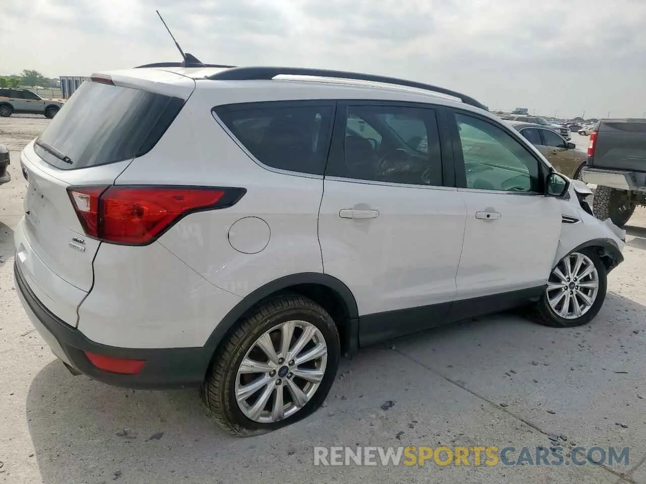 3 fotografías del automóvil dañado 1FMCU0HD8KUC25623 FORD ESCAPE 2019
