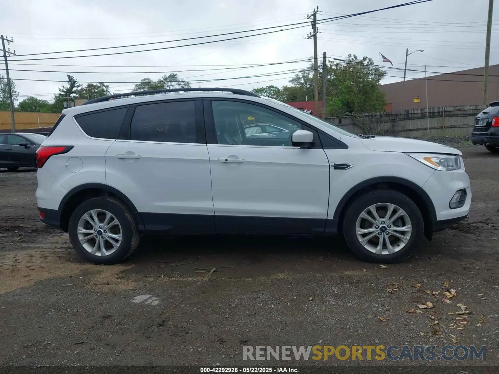 13 fotografías del automóvil dañado 1FMCU0HDXKUA77863 FORD ESCAPE 2019