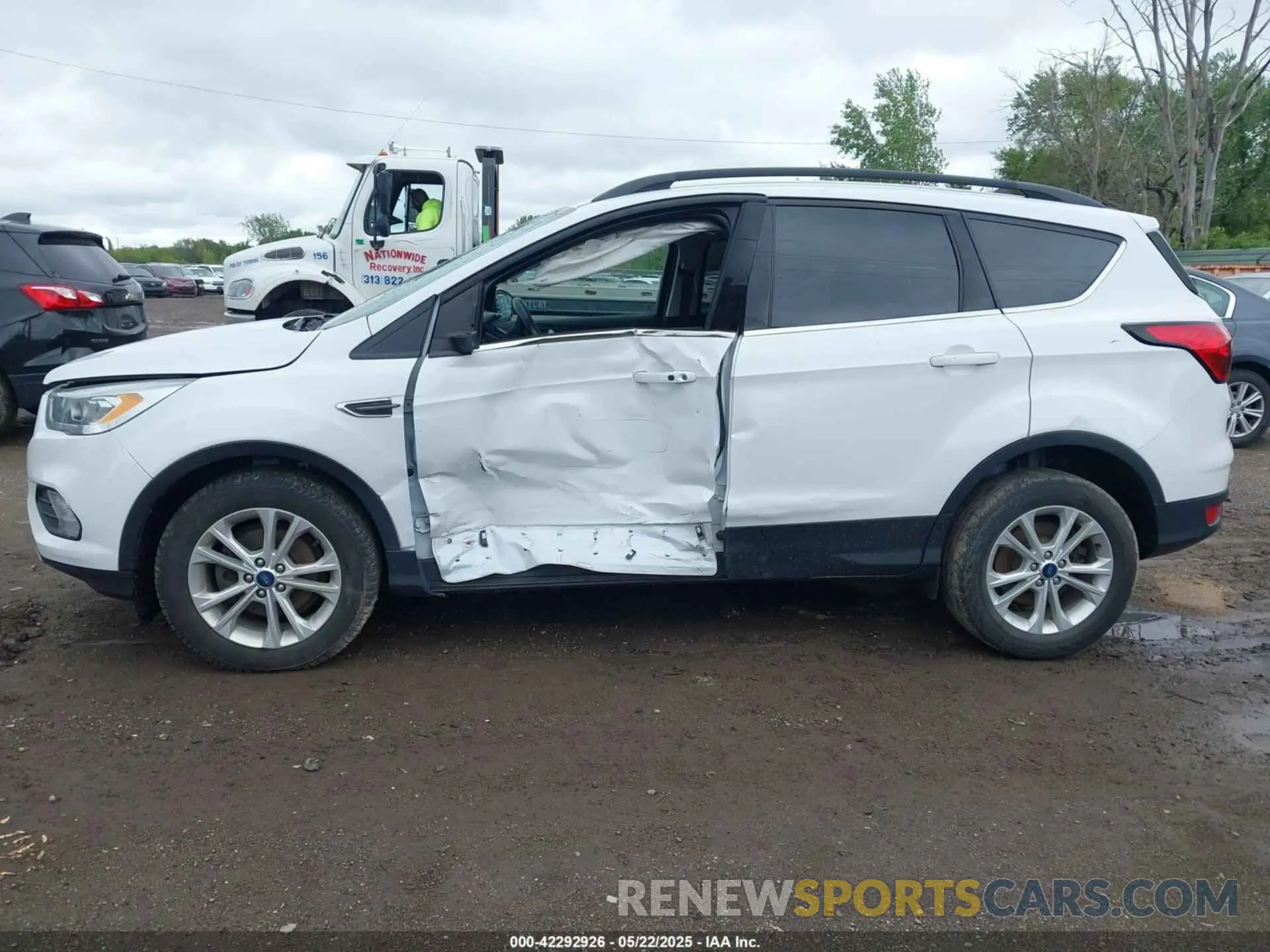 14 fotografías del automóvil dañado 1FMCU0HDXKUA77863 FORD ESCAPE 2019