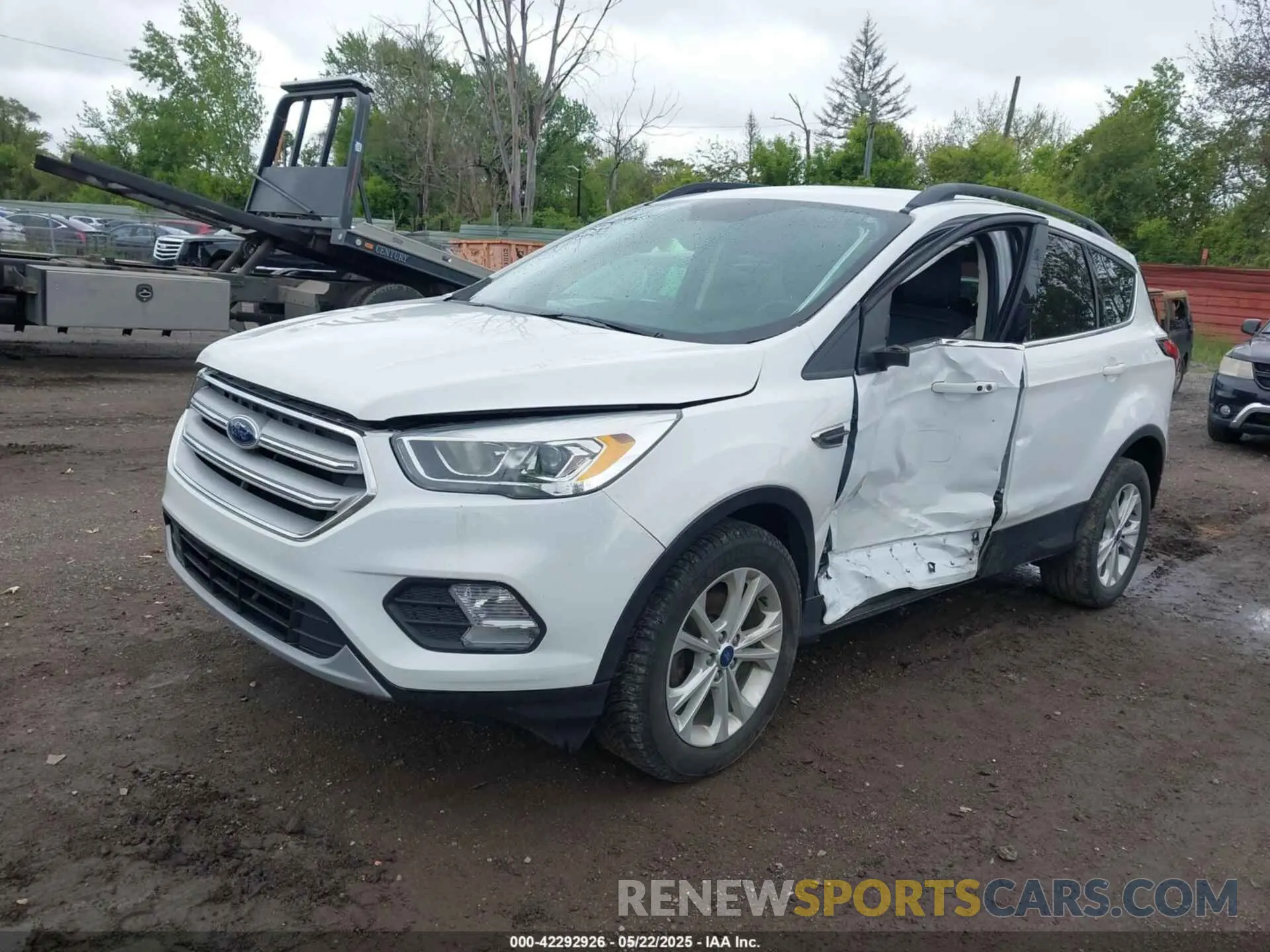 2 fotografías del automóvil dañado 1FMCU0HDXKUA77863 FORD ESCAPE 2019