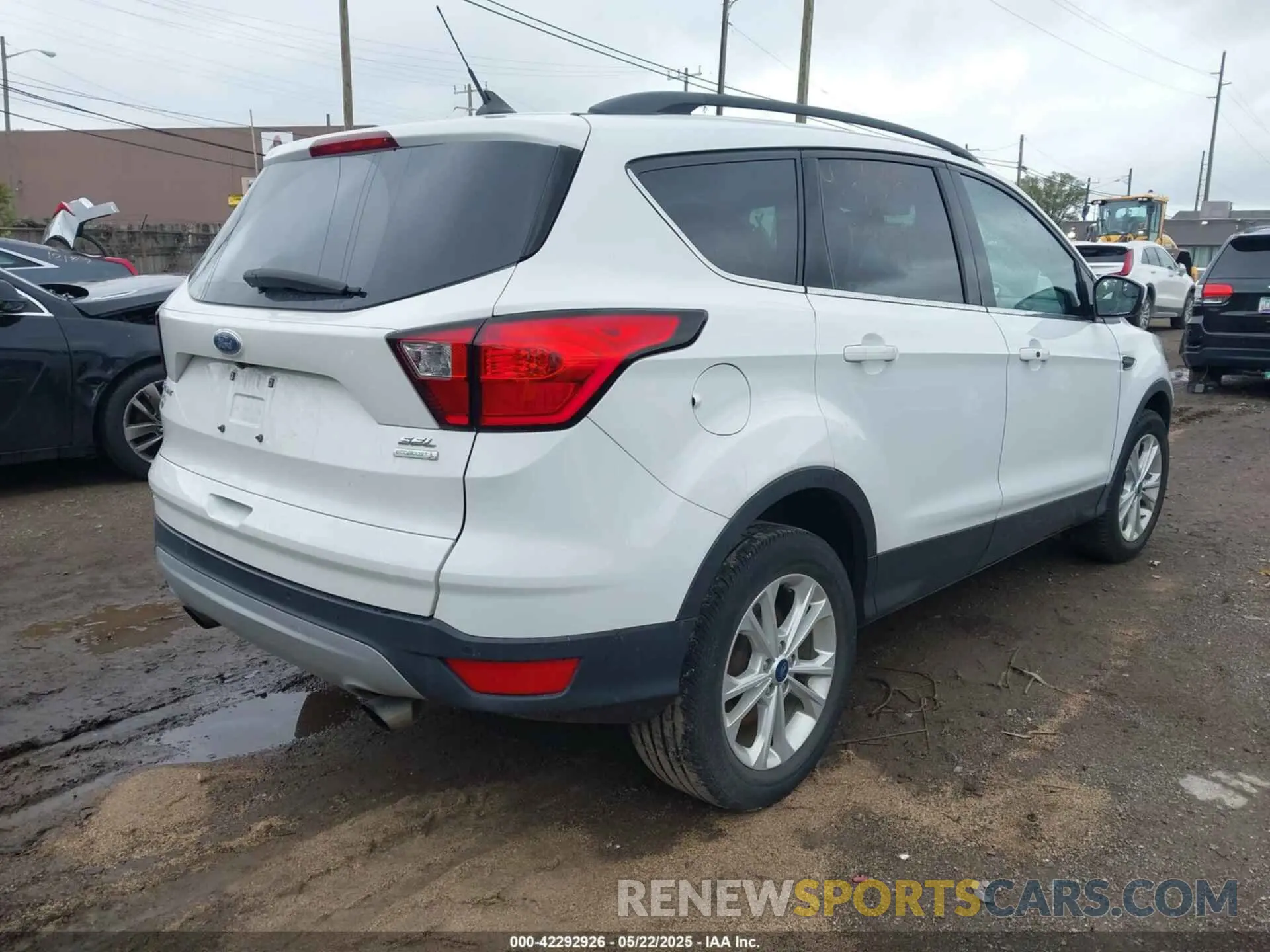 4 fotografías del automóvil dañado 1FMCU0HDXKUA77863 FORD ESCAPE 2019