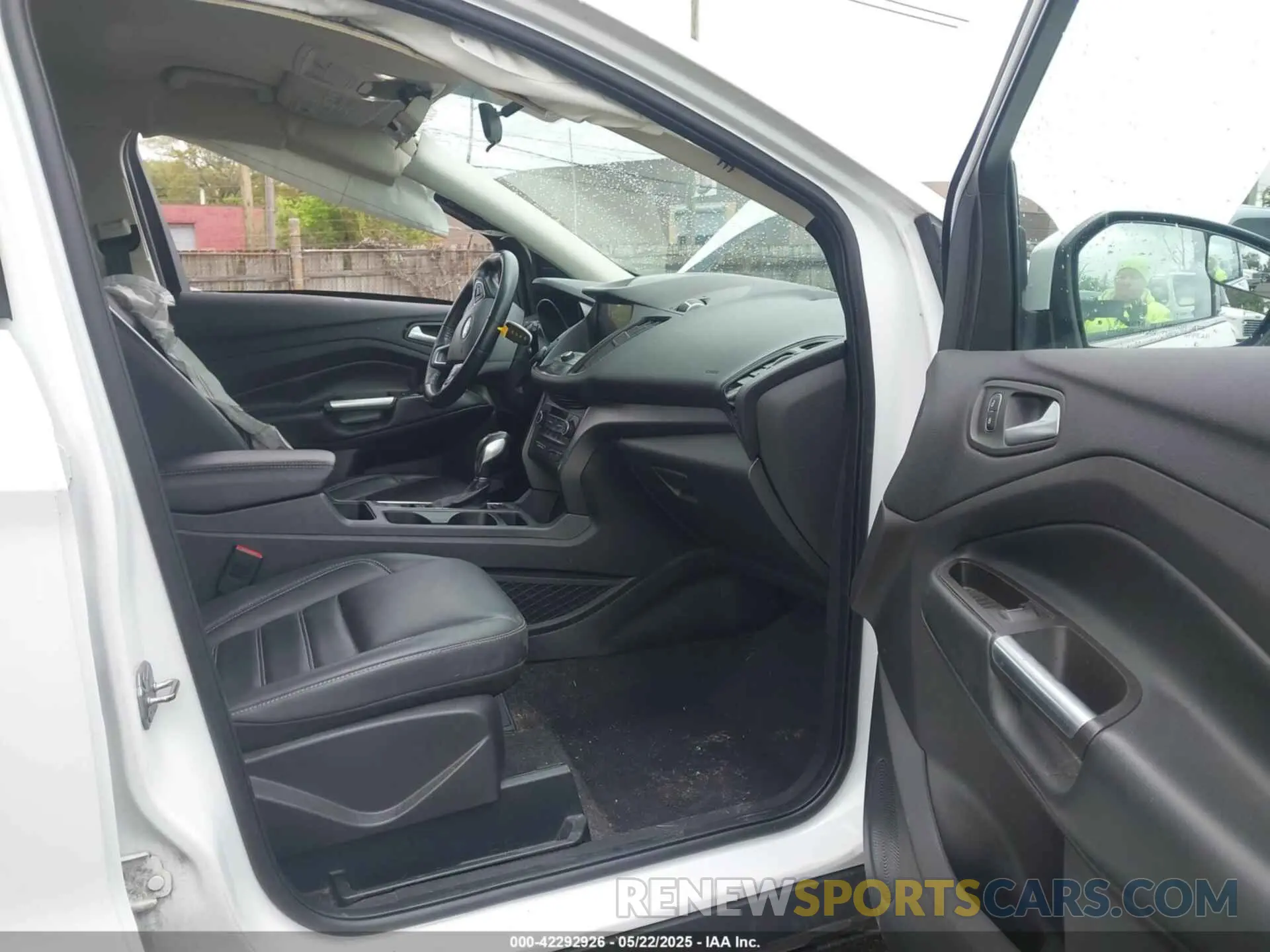 5 fotografías del automóvil dañado 1FMCU0HDXKUA77863 FORD ESCAPE 2019