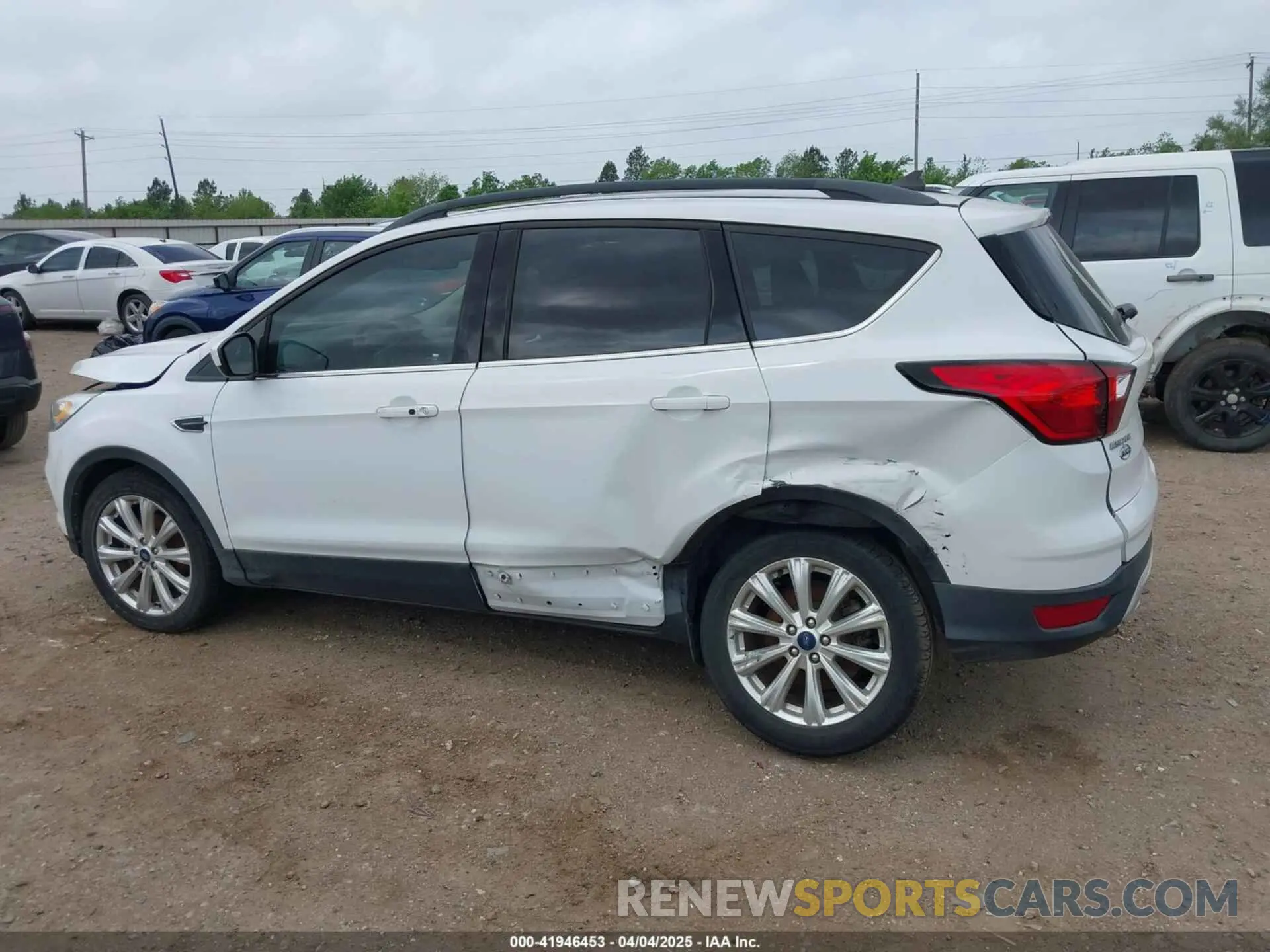 14 fotografías del automóvil dañado 1FMCU0HDXKUB57261 FORD ESCAPE 2019