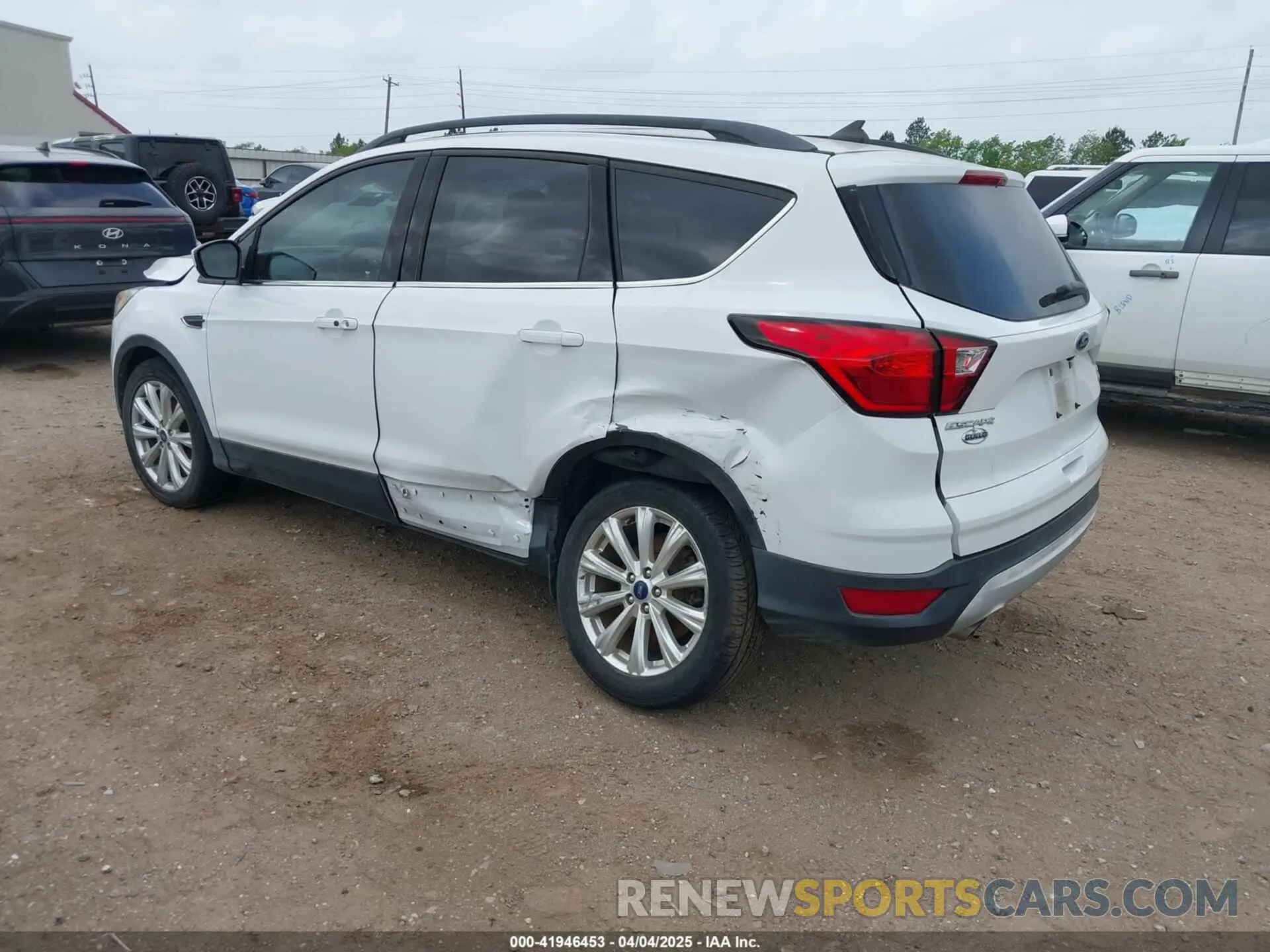 3 fotografías del automóvil dañado 1FMCU0HDXKUB57261 FORD ESCAPE 2019