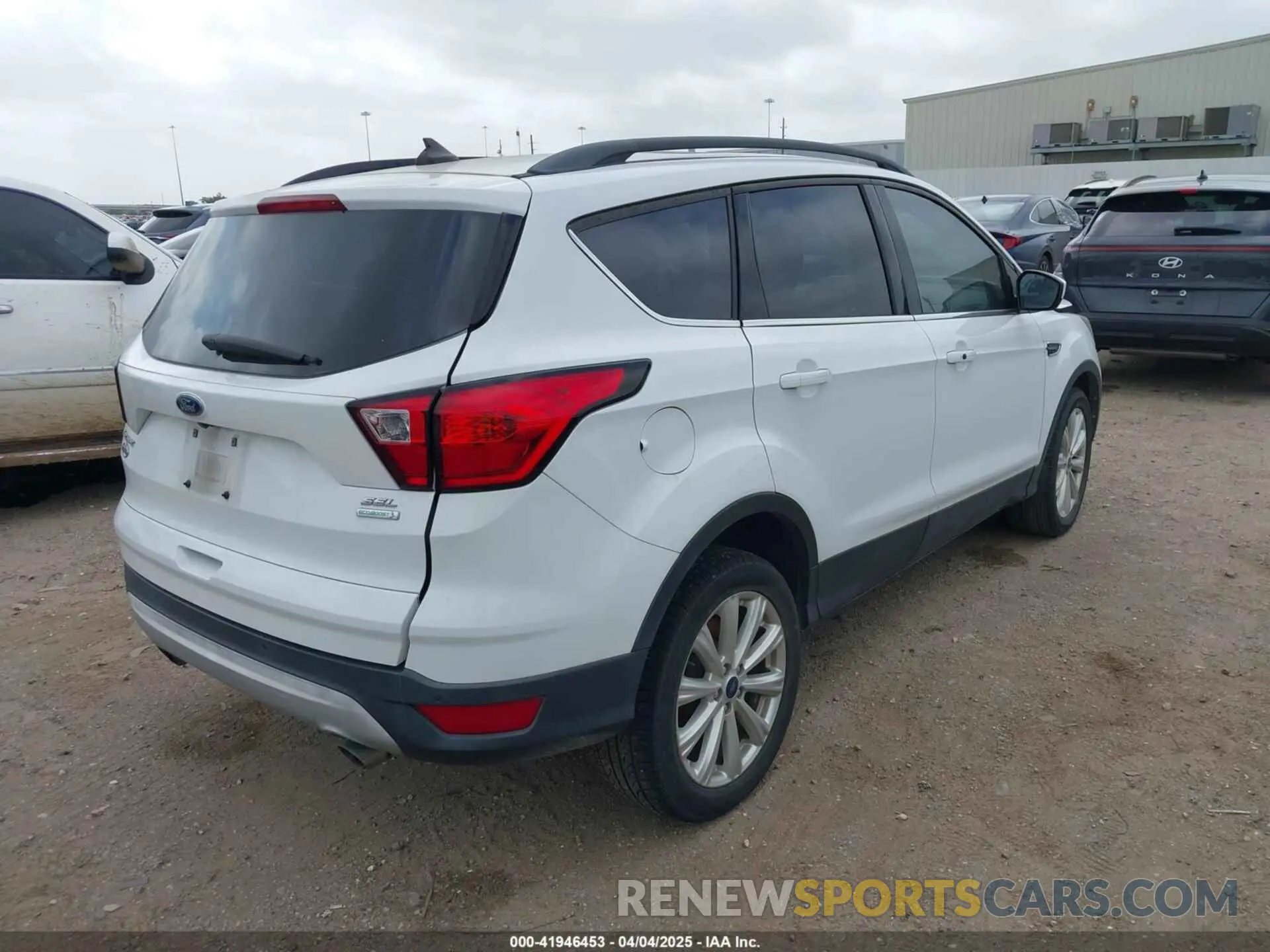 4 fotografías del automóvil dañado 1FMCU0HDXKUB57261 FORD ESCAPE 2019
