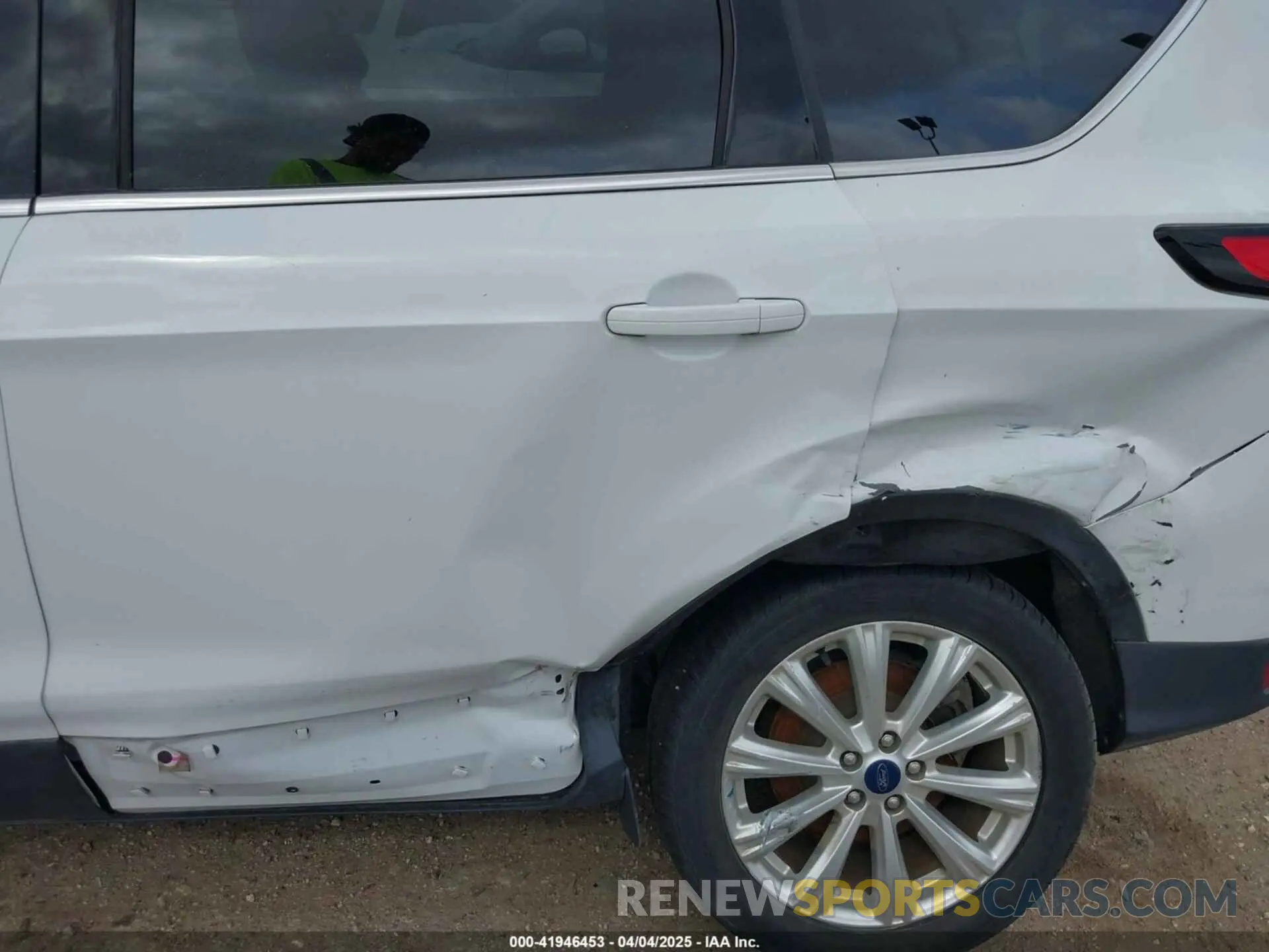 6 fotografías del automóvil dañado 1FMCU0HDXKUB57261 FORD ESCAPE 2019