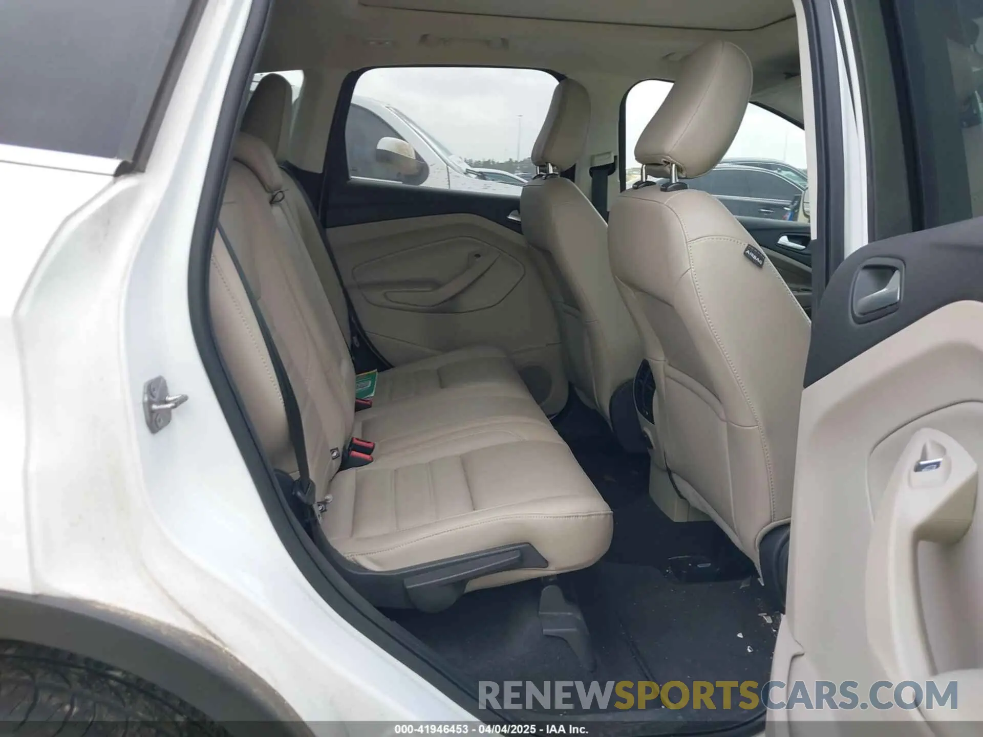 8 fotografías del automóvil dañado 1FMCU0HDXKUB57261 FORD ESCAPE 2019