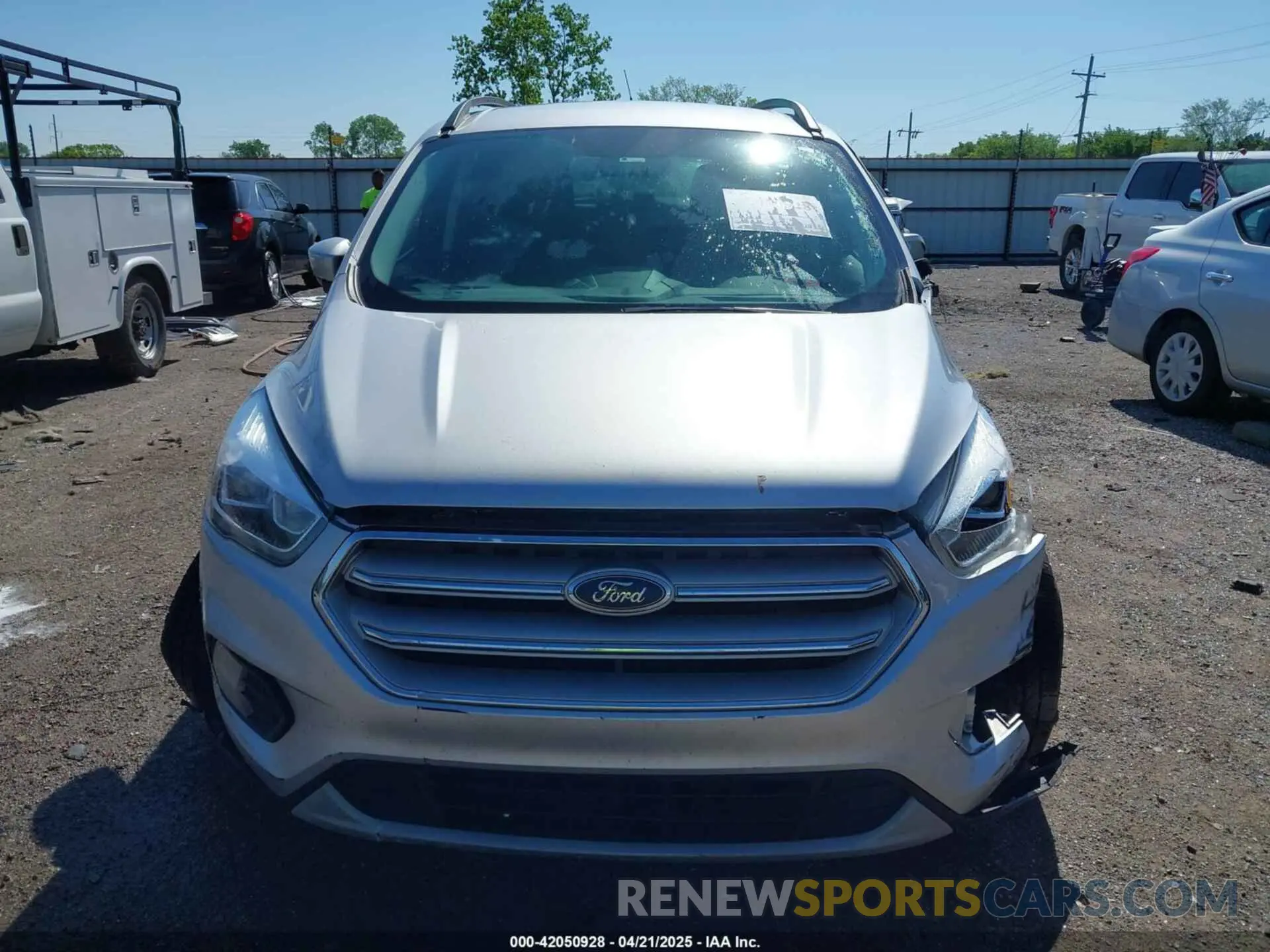 12 fotografías del automóvil dañado 1FMCU0HDXKUC08077 FORD ESCAPE 2019