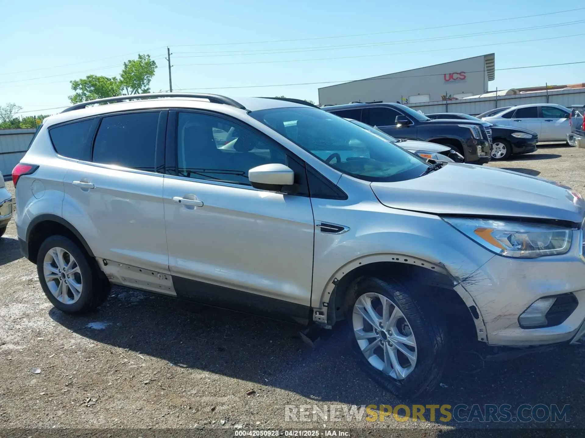 13 fotografías del automóvil dañado 1FMCU0HDXKUC08077 FORD ESCAPE 2019