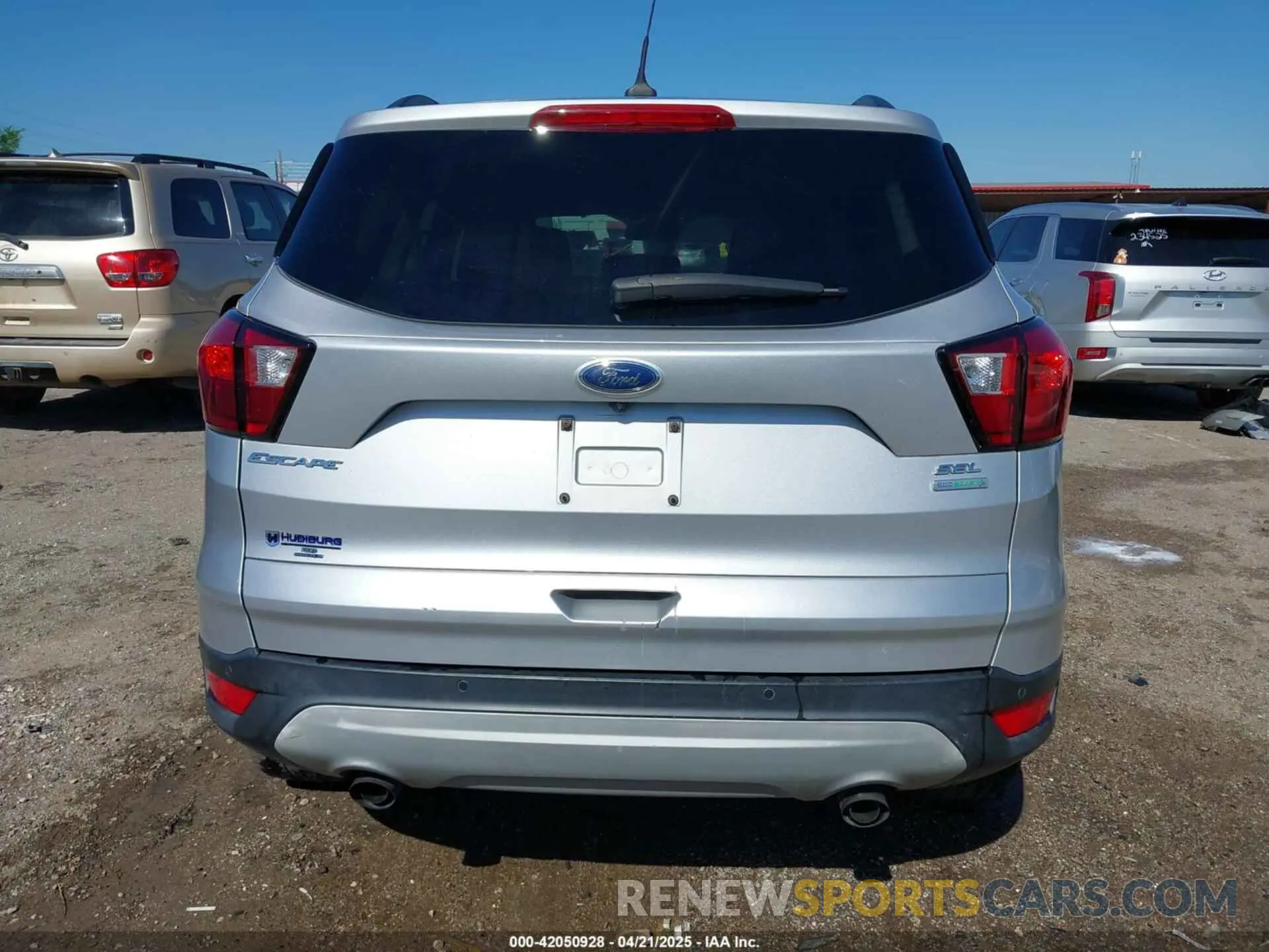 16 fotografías del automóvil dañado 1FMCU0HDXKUC08077 FORD ESCAPE 2019