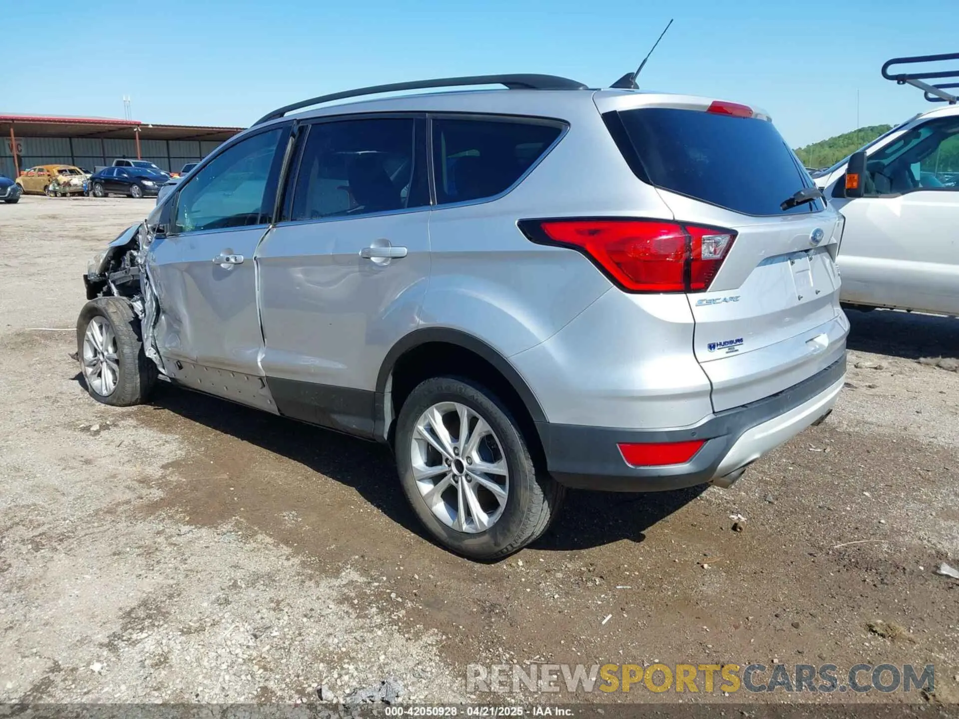3 fotografías del automóvil dañado 1FMCU0HDXKUC08077 FORD ESCAPE 2019