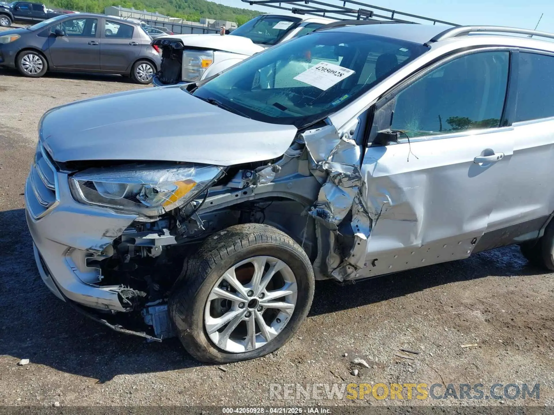 6 fotografías del automóvil dañado 1FMCU0HDXKUC08077 FORD ESCAPE 2019