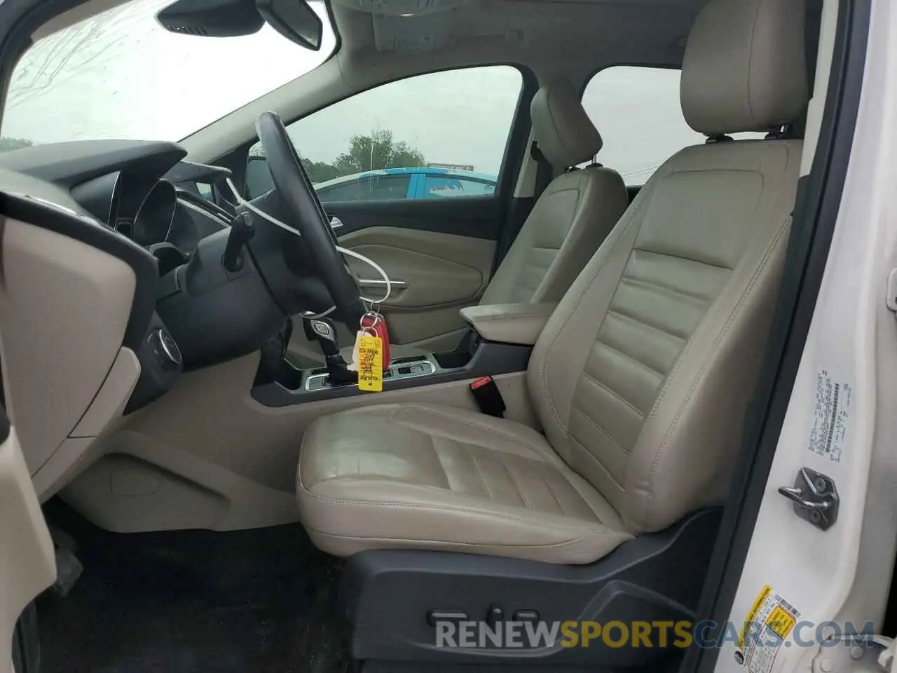 7 fotografías del automóvil dañado 1FMCU0J91KUB19987 FORD ESCAPE 2019