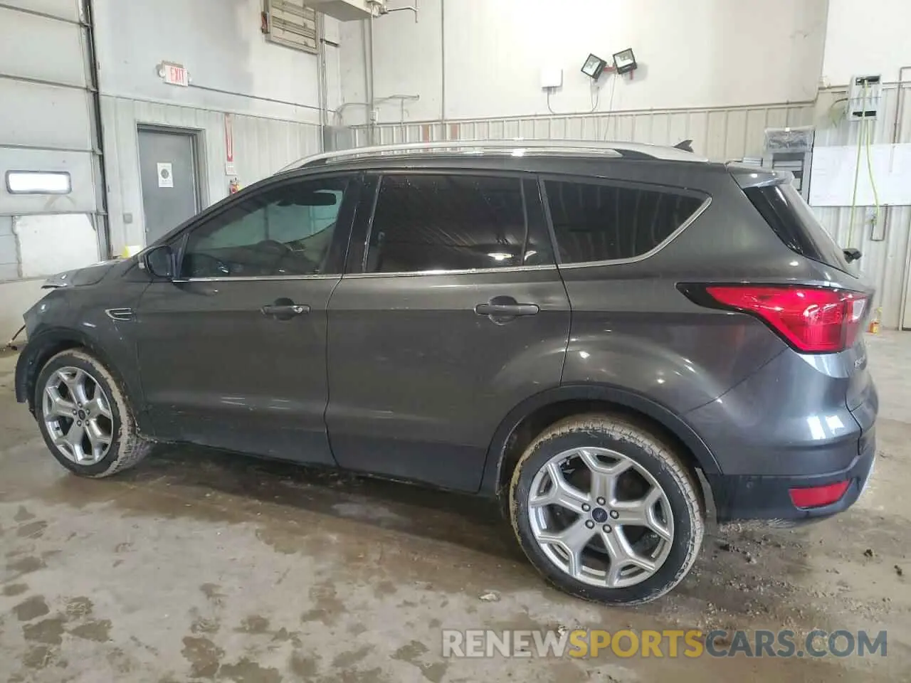 2 fotografías del automóvil dañado 1FMCU0J91KUC02268 FORD ESCAPE 2019
