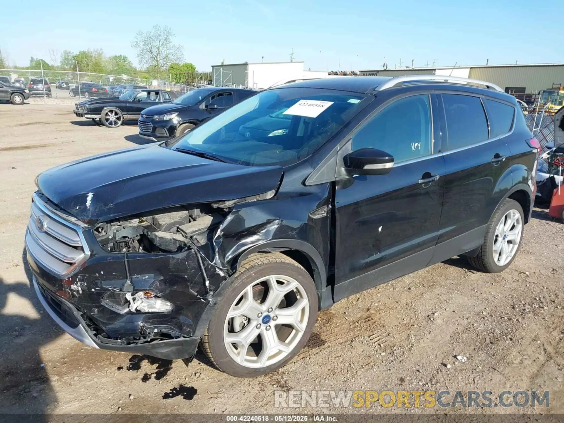 2 fotografías del automóvil dañado 1FMCU0J92KUC58168 FORD ESCAPE 2019
