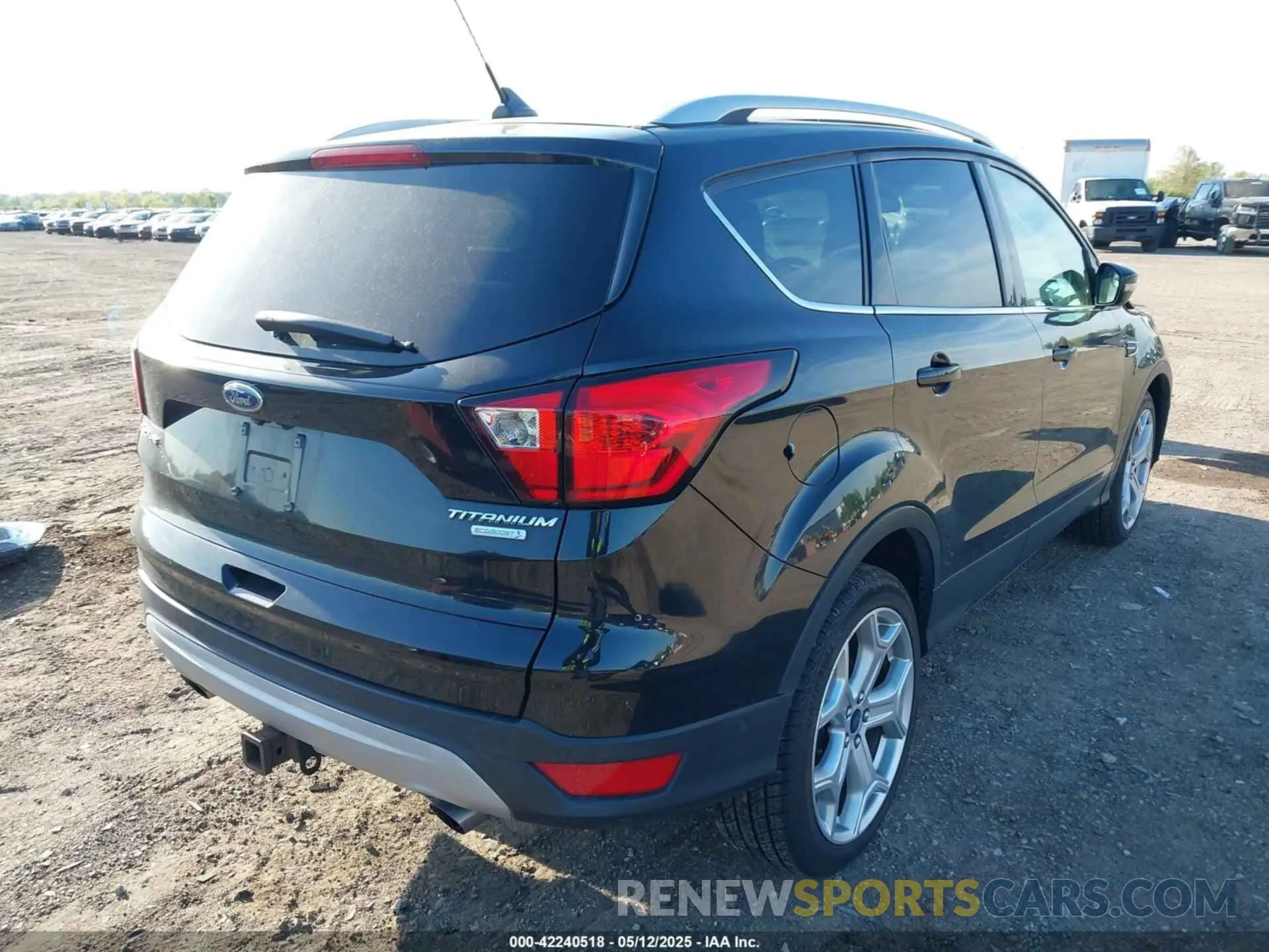 4 fotografías del automóvil dañado 1FMCU0J92KUC58168 FORD ESCAPE 2019
