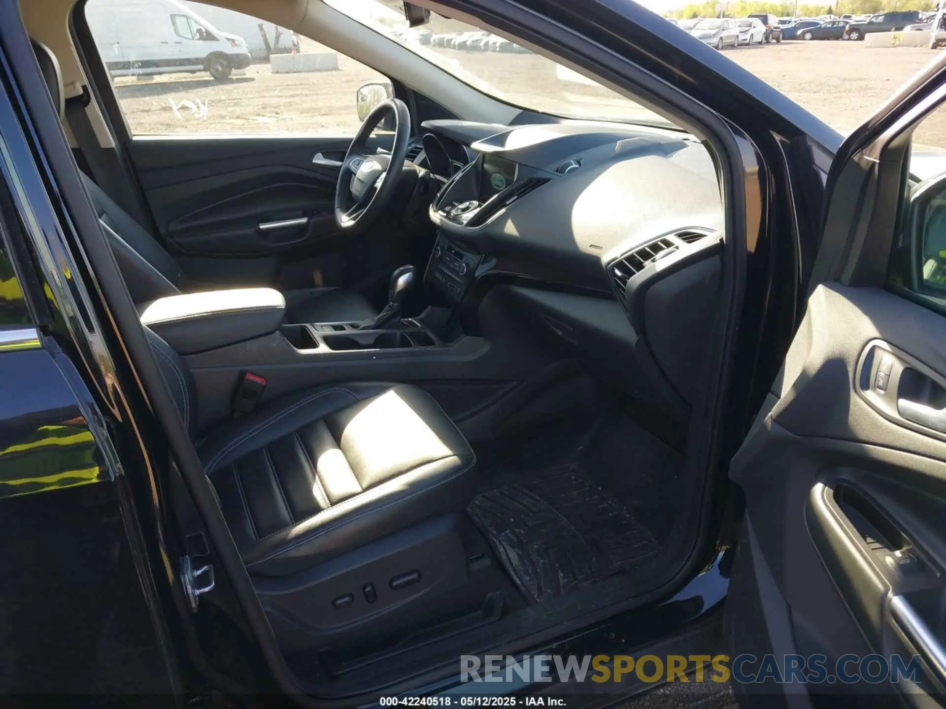 5 fotografías del automóvil dañado 1FMCU0J92KUC58168 FORD ESCAPE 2019