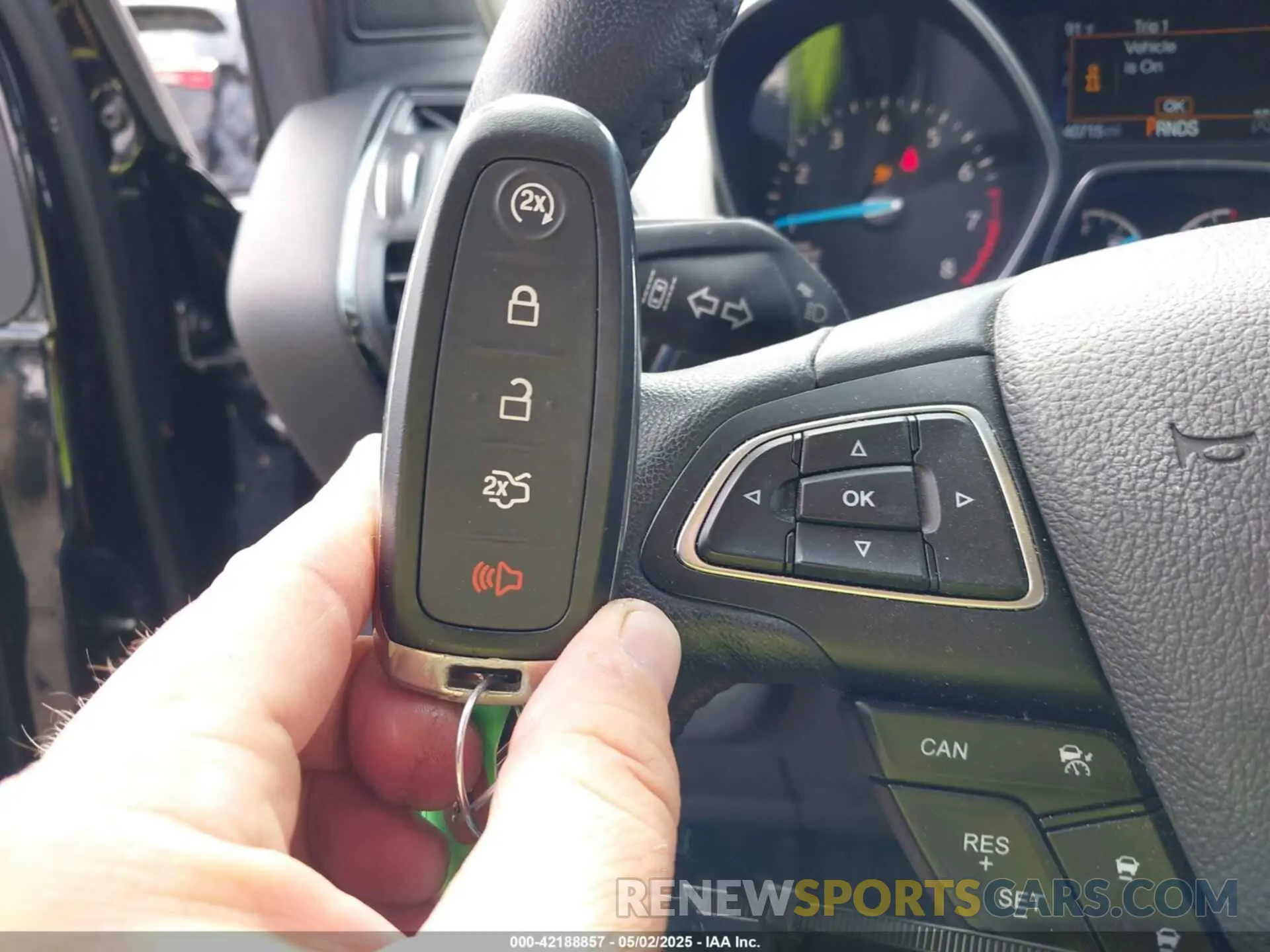 11 fotografías del automóvil dañado 1FMCU0J94KUB93601 FORD ESCAPE 2019
