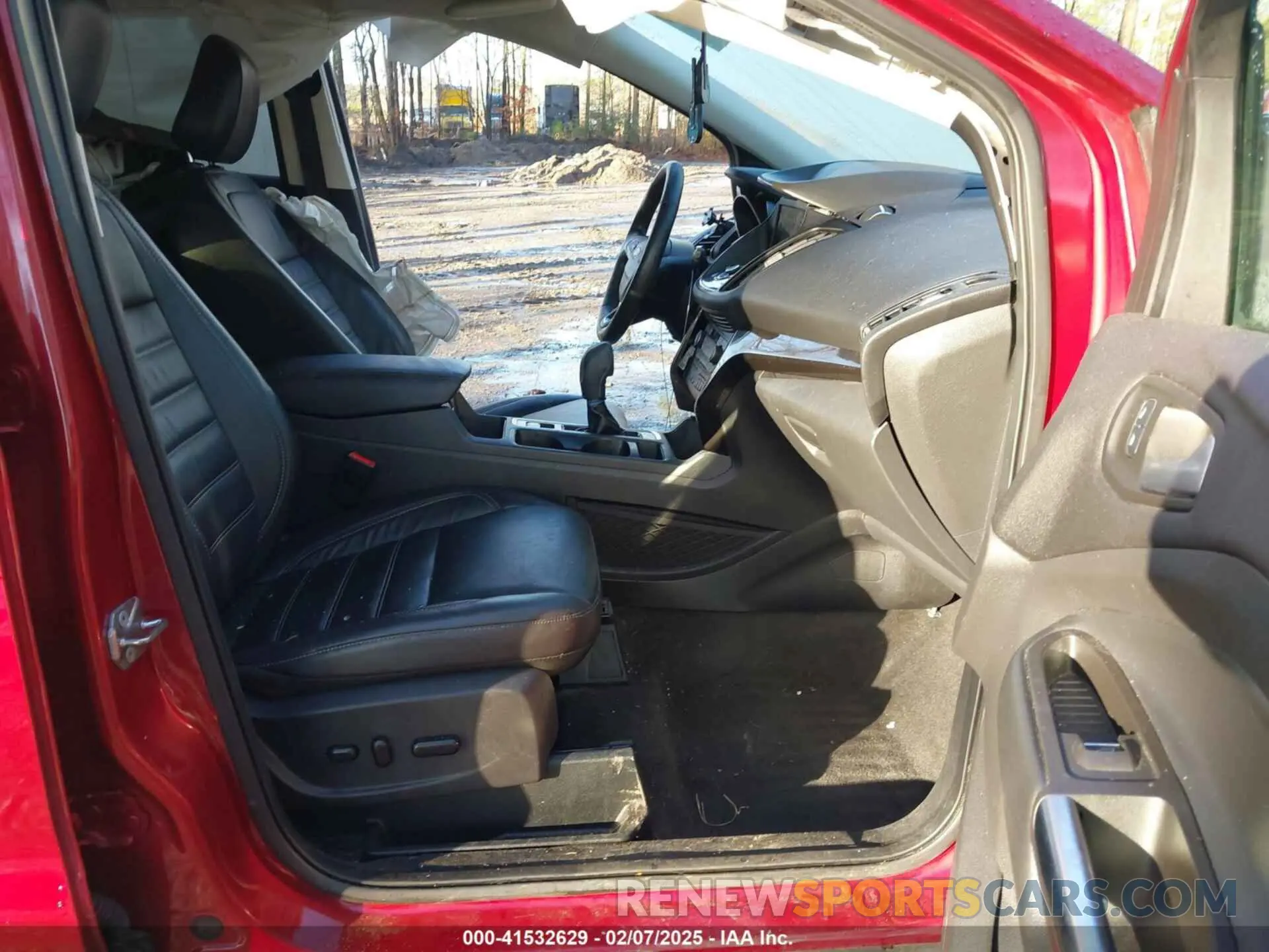 5 fotografías del automóvil dañado 1FMCU0J95KUA50852 FORD ESCAPE 2019