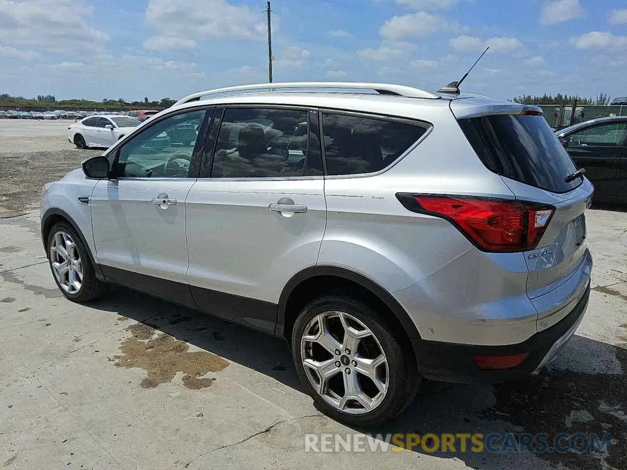 2 fotografías del automóvil dañado 1FMCU0J95KUB48327 FORD ESCAPE 2019