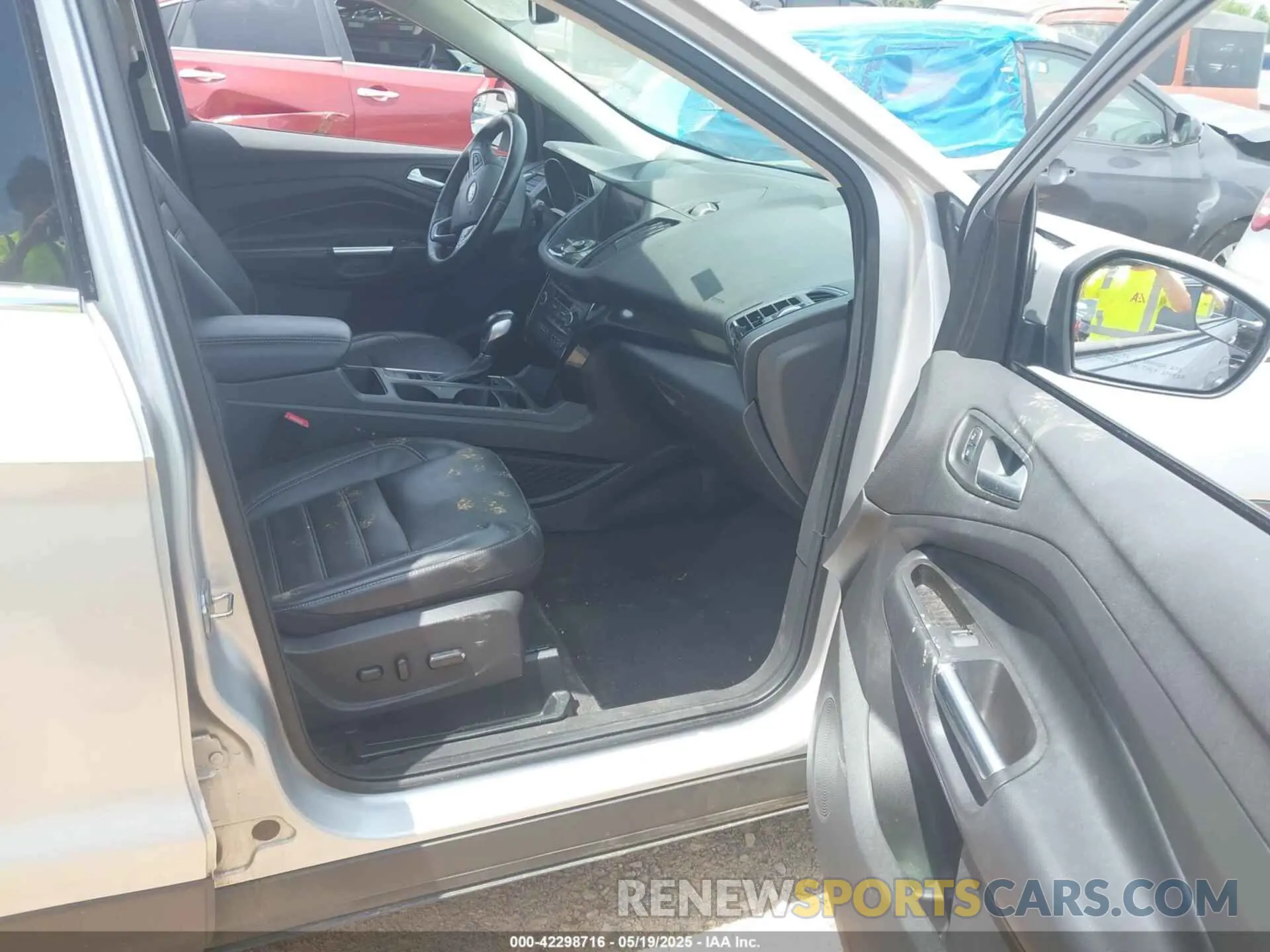 5 fotografías del automóvil dañado 1FMCU0J98KUA75390 FORD ESCAPE 2019