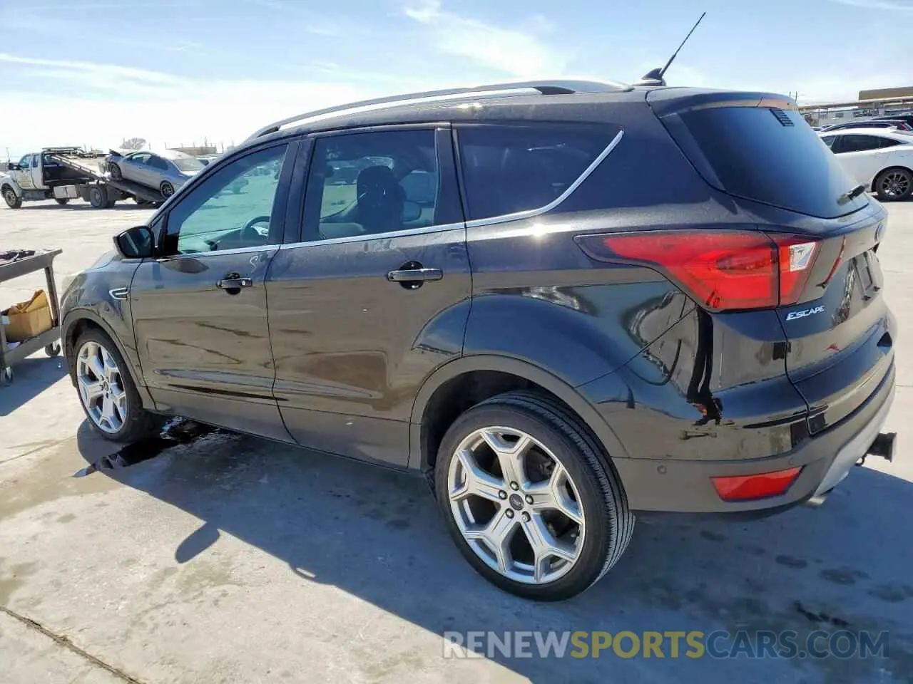 2 fotografías del automóvil dañado 1FMCU0J99KUA41197 FORD ESCAPE 2019