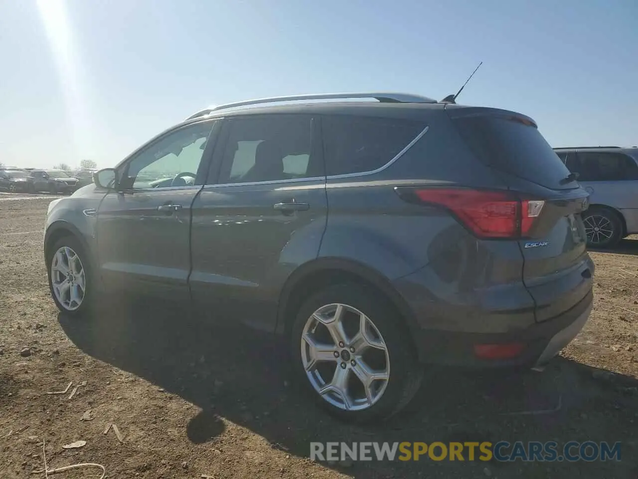 2 fotografías del automóvil dañado 1FMCU0J99KUA91761 FORD ESCAPE 2019