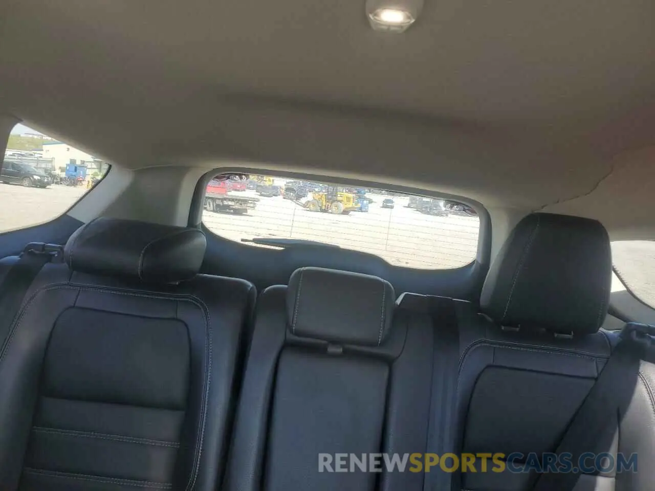 10 fotografías del automóvil dañado 1FMCU0J99KUB10731 FORD ESCAPE 2019