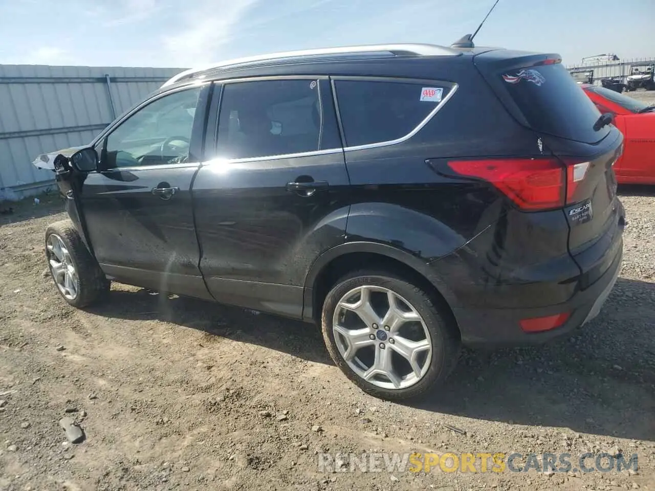 2 fotografías del automóvil dañado 1FMCU0J99KUB10731 FORD ESCAPE 2019