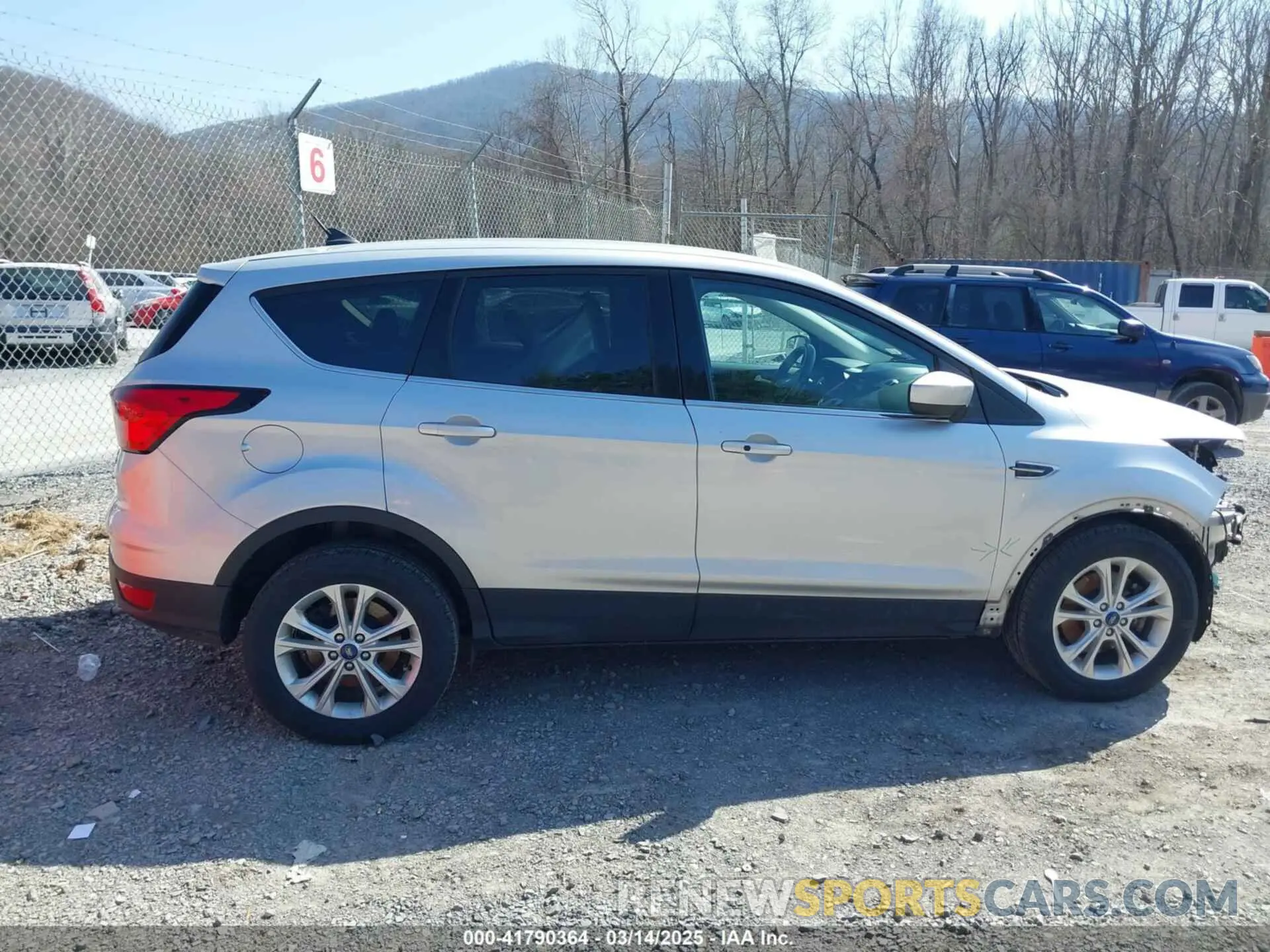 14 fotografías del automóvil dañado 1FMCU9GD0KUA12963 FORD ESCAPE 2019