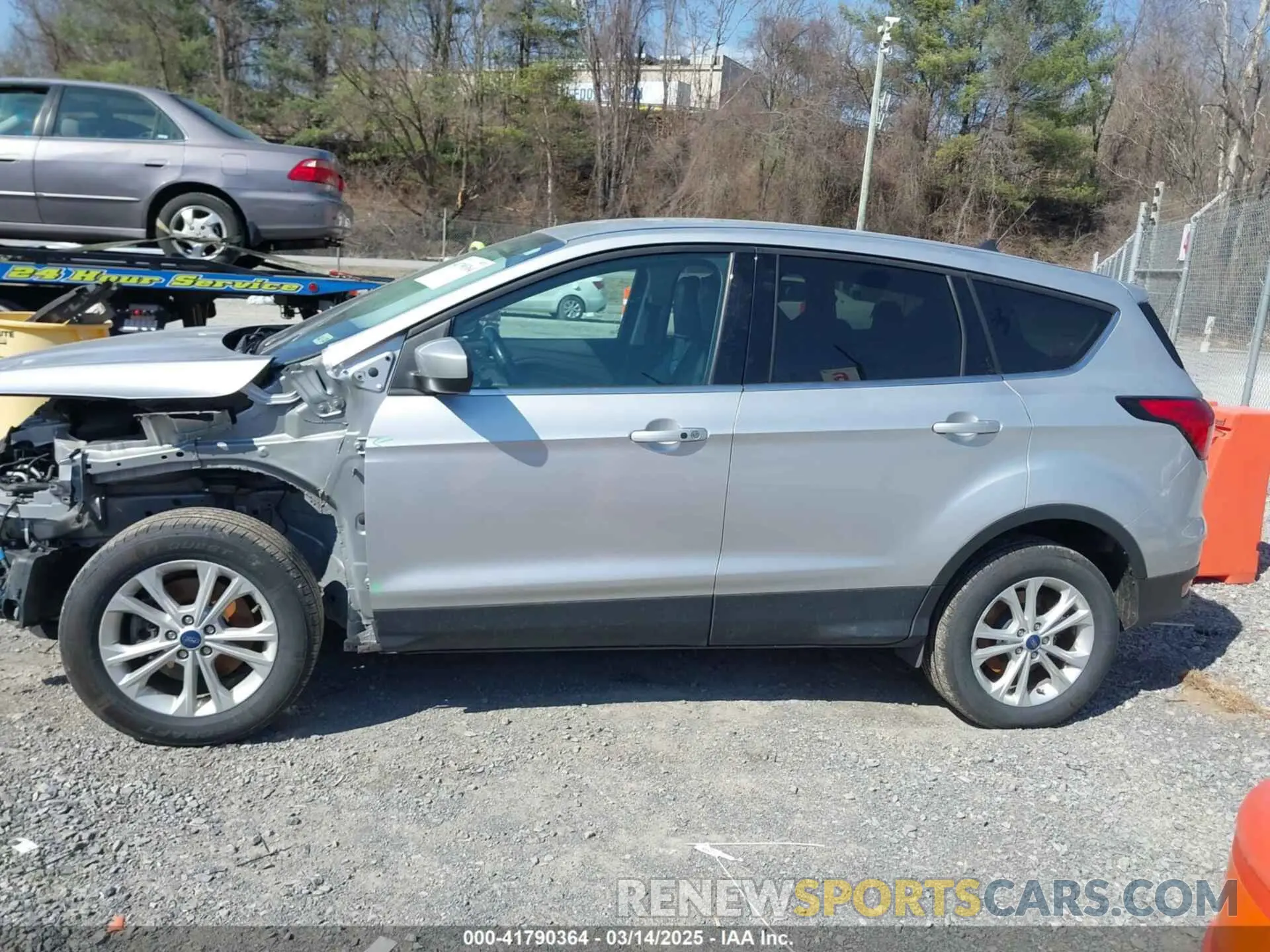15 fotografías del automóvil dañado 1FMCU9GD0KUA12963 FORD ESCAPE 2019