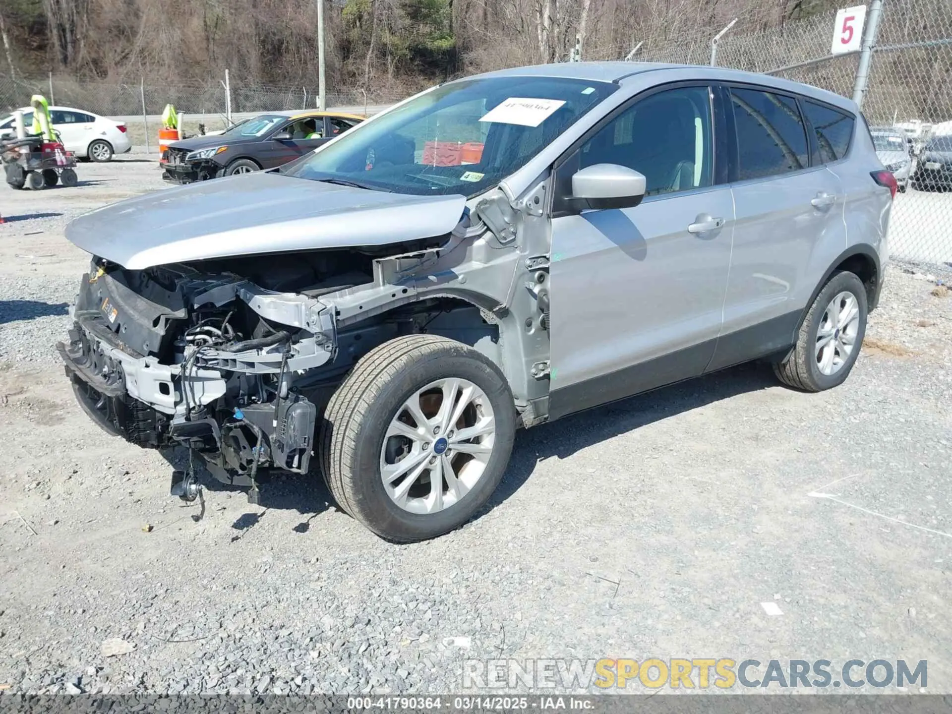 2 fotografías del automóvil dañado 1FMCU9GD0KUA12963 FORD ESCAPE 2019