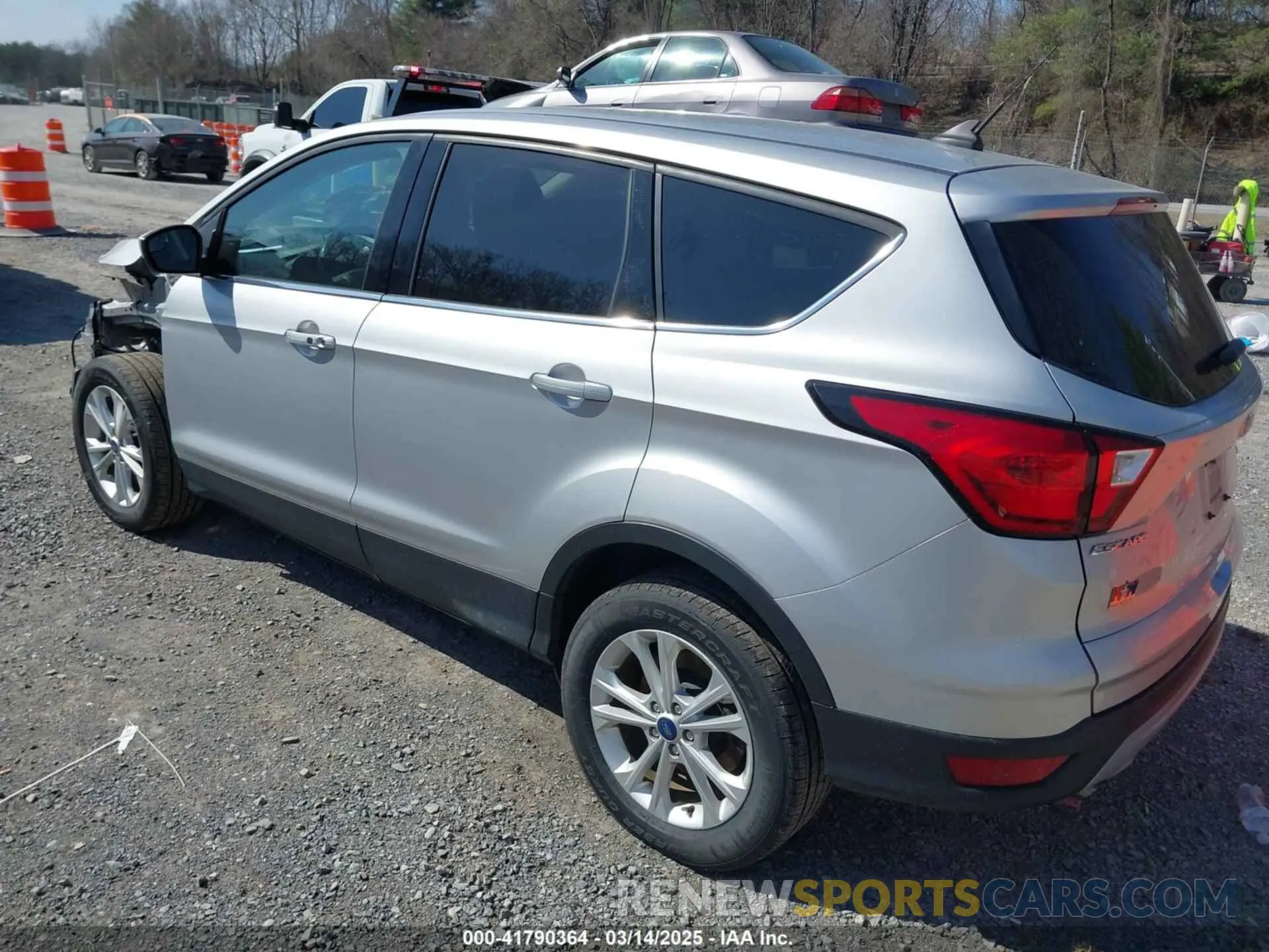 3 fotografías del automóvil dañado 1FMCU9GD0KUA12963 FORD ESCAPE 2019