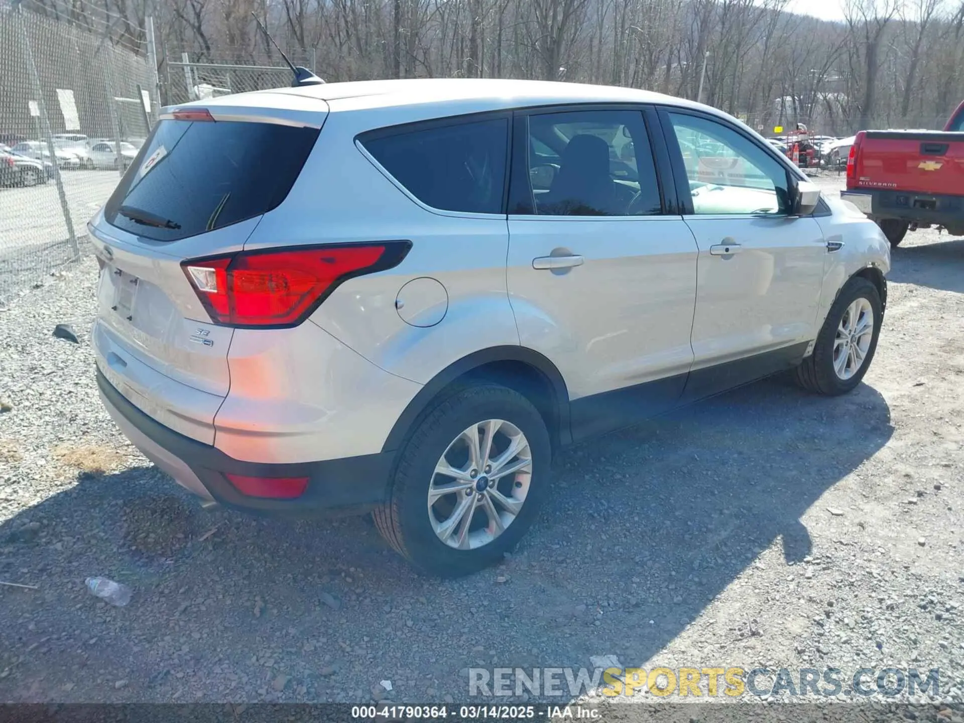 4 fotografías del automóvil dañado 1FMCU9GD0KUA12963 FORD ESCAPE 2019