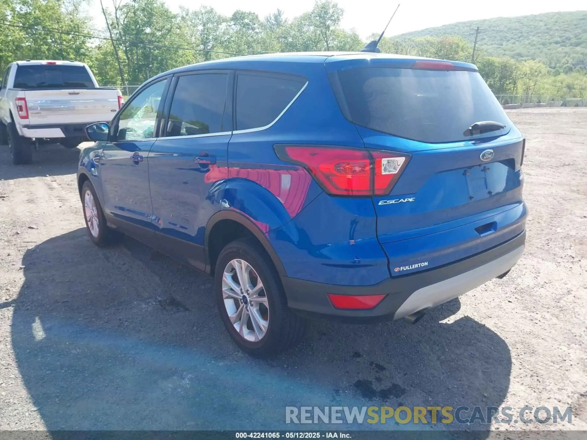 3 fotografías del automóvil dañado 1FMCU9GD0KUB92008 FORD ESCAPE 2019