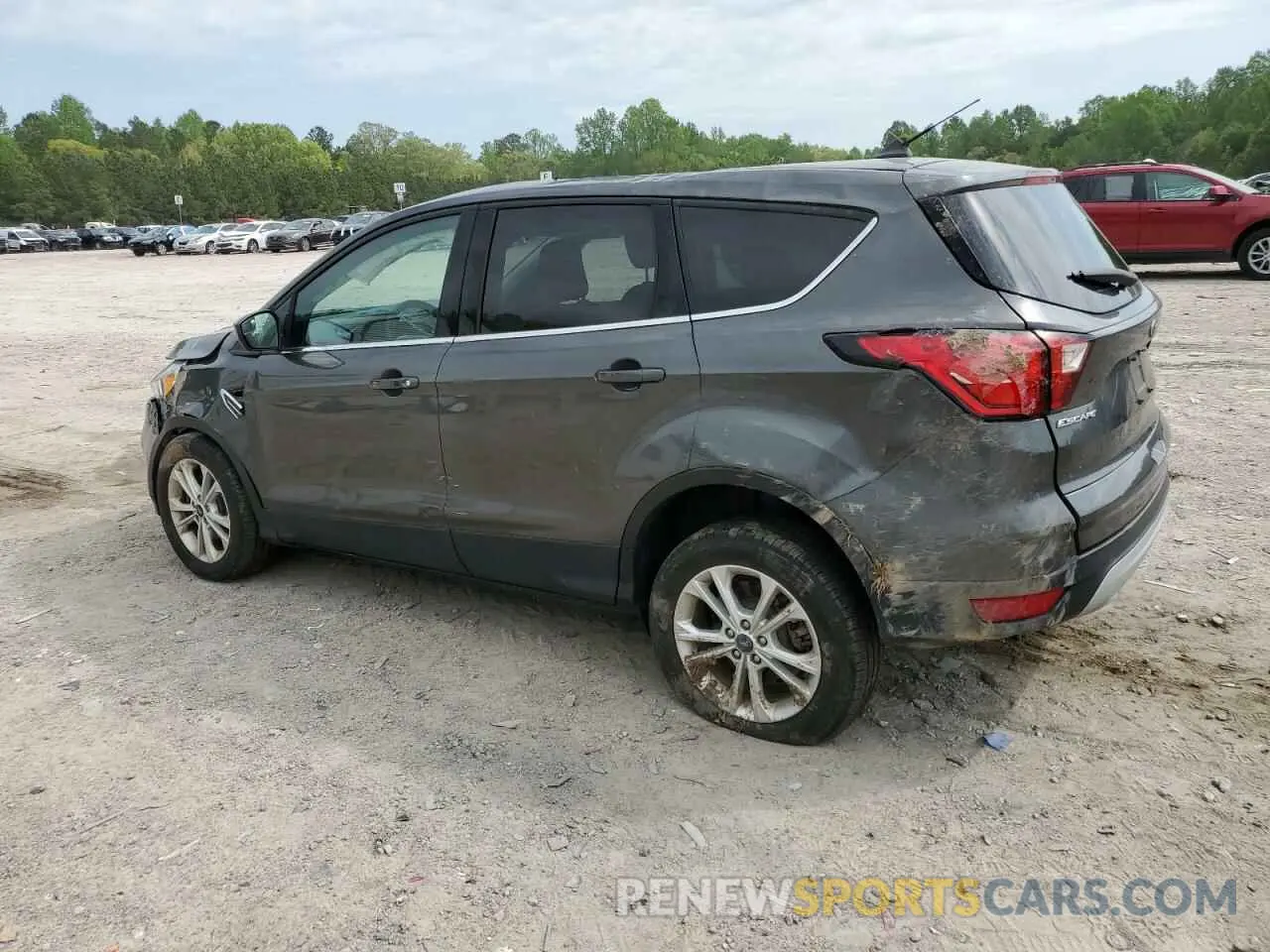 2 fotografías del automóvil dañado 1FMCU9GD0KUC17800 FORD ESCAPE 2019