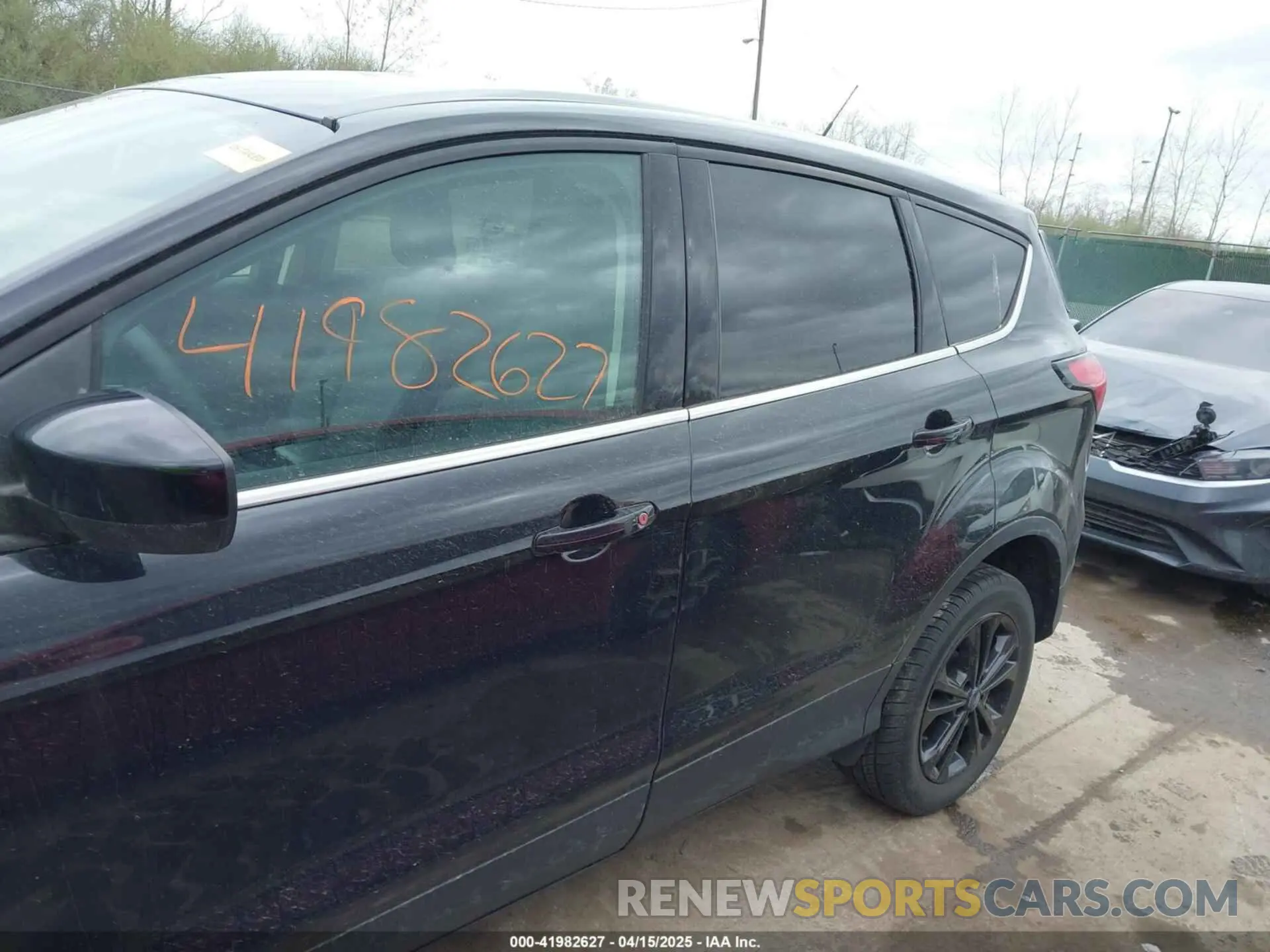 14 fotografías del automóvil dañado 1FMCU9GD1KUA45891 FORD ESCAPE 2019