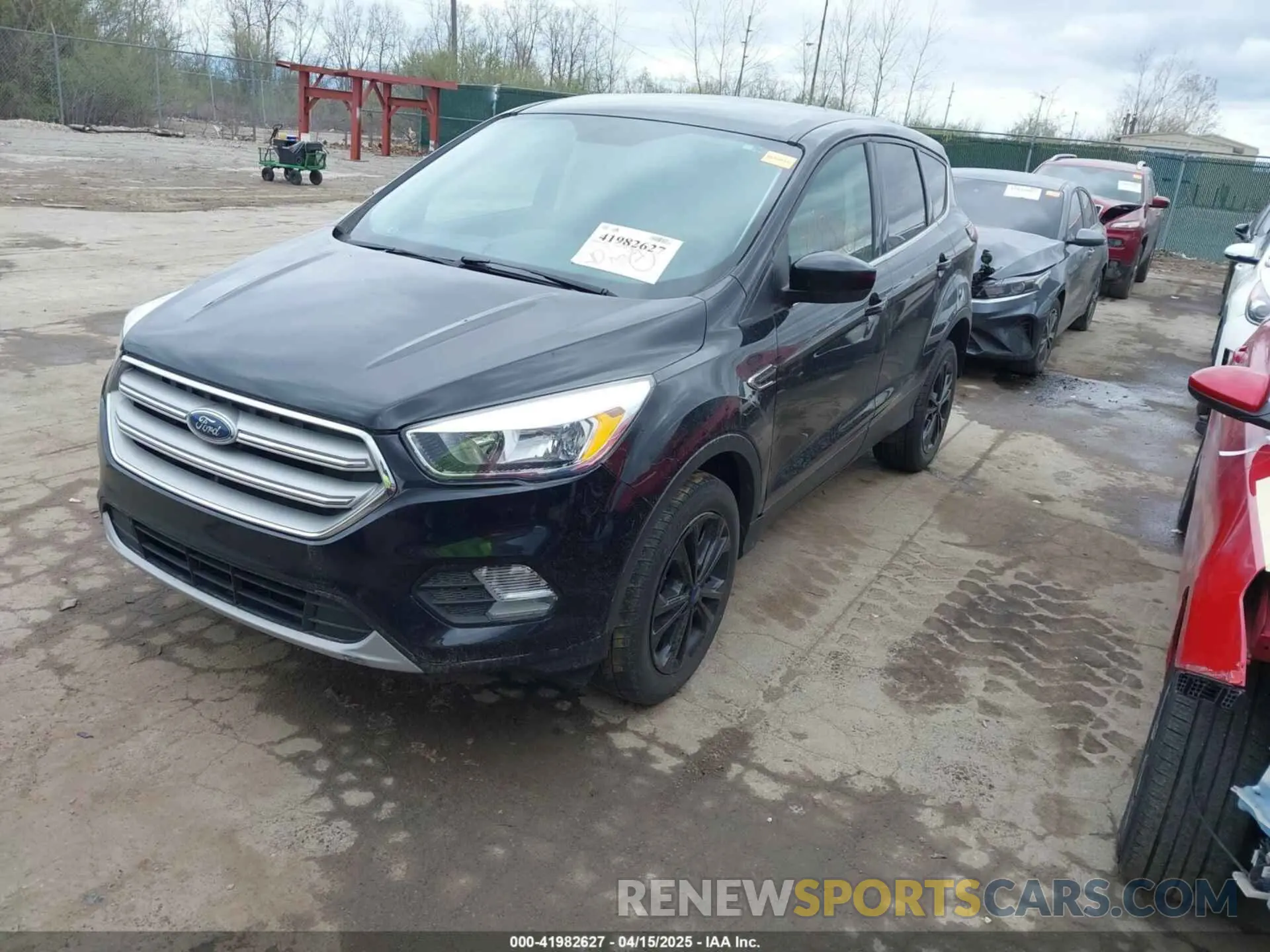 2 fotografías del automóvil dañado 1FMCU9GD1KUA45891 FORD ESCAPE 2019
