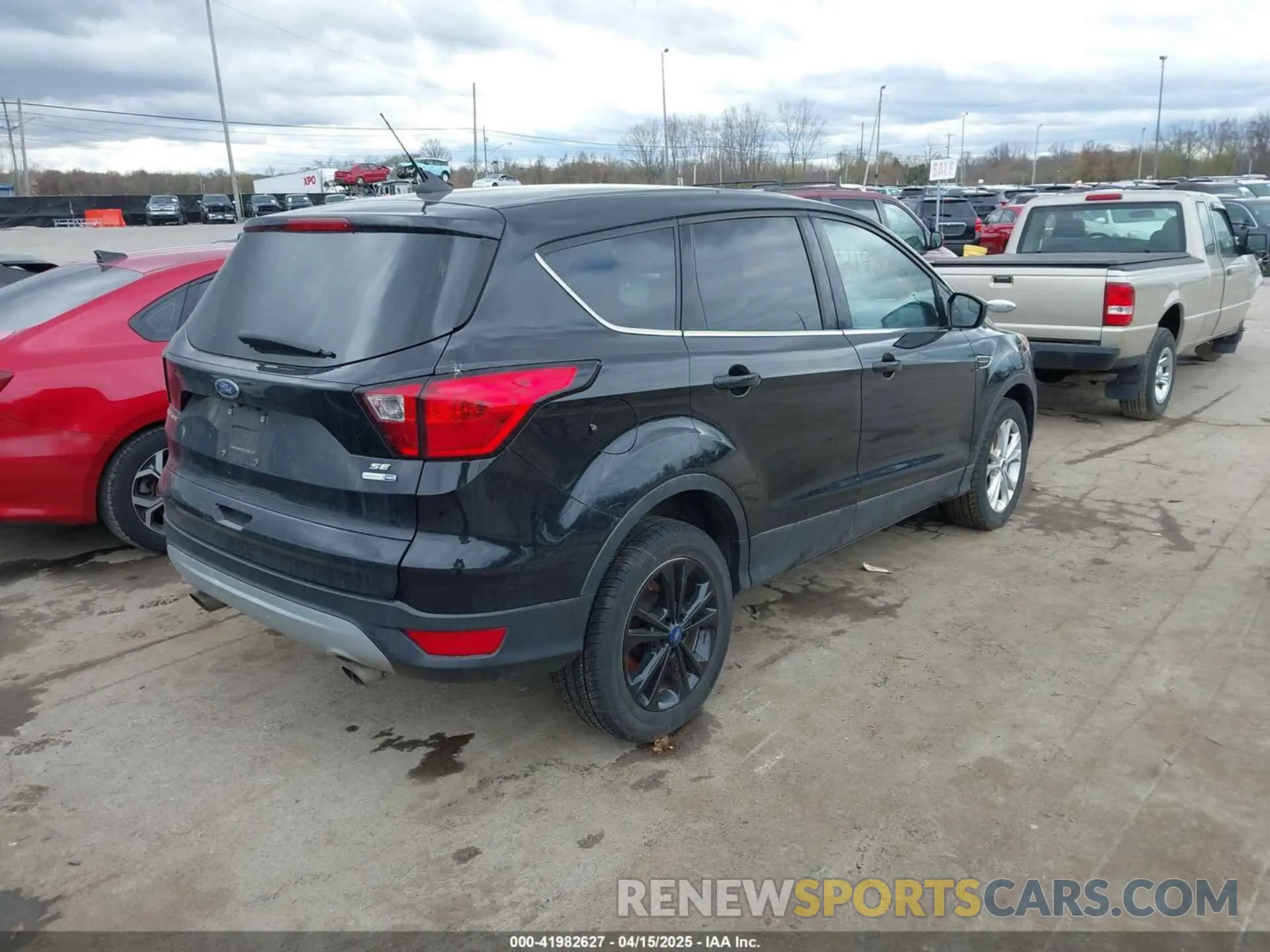 4 fotografías del automóvil dañado 1FMCU9GD1KUA45891 FORD ESCAPE 2019