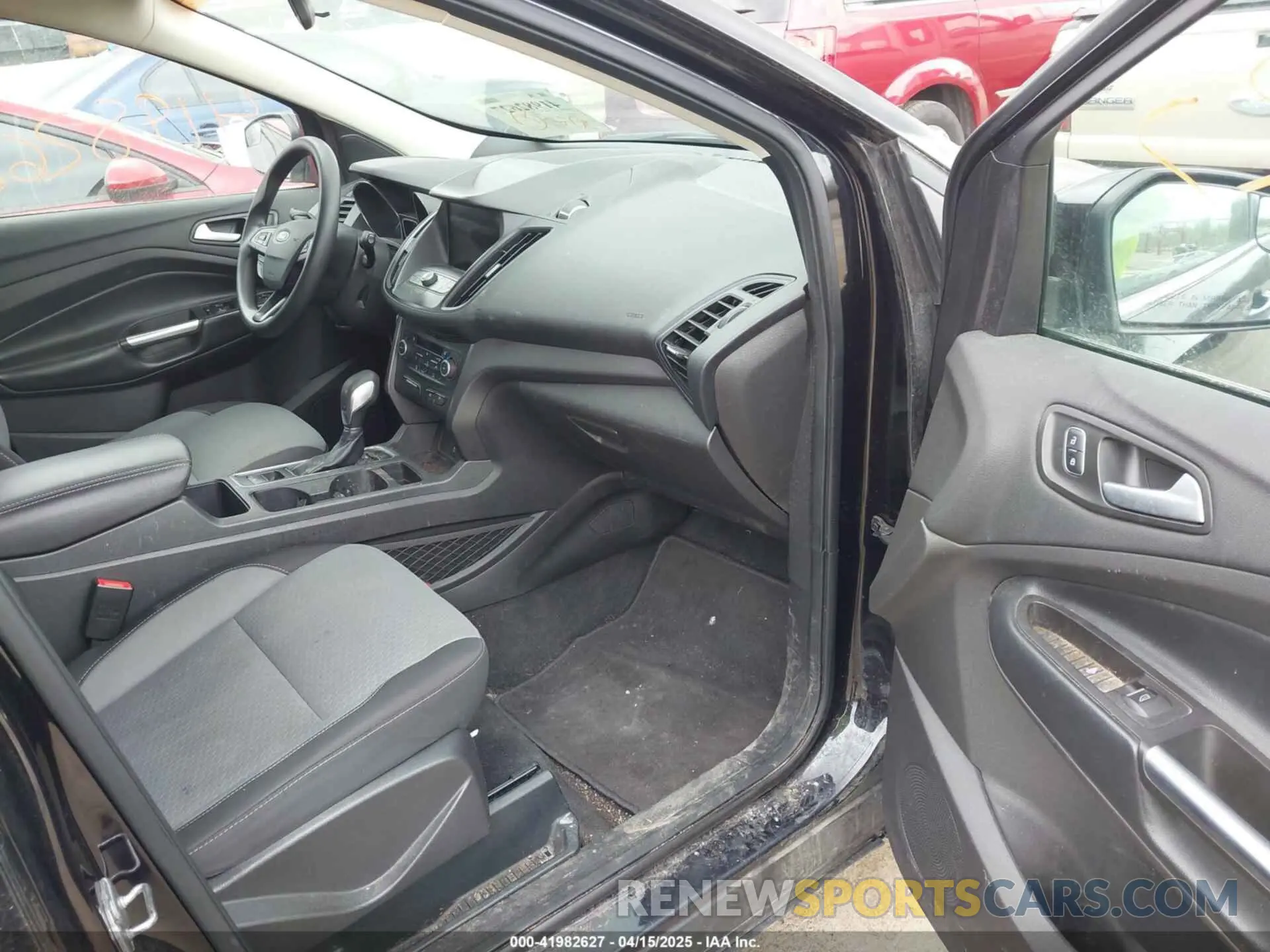 5 fotografías del automóvil dañado 1FMCU9GD1KUA45891 FORD ESCAPE 2019