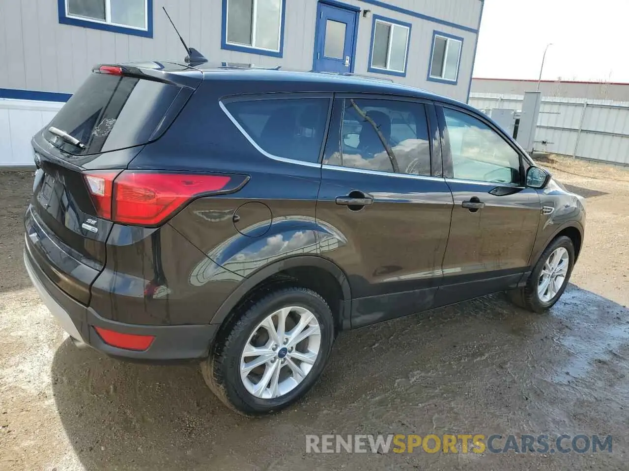 3 fotografías del automóvil dañado 1FMCU9GD1KUA47219 FORD ESCAPE 2019