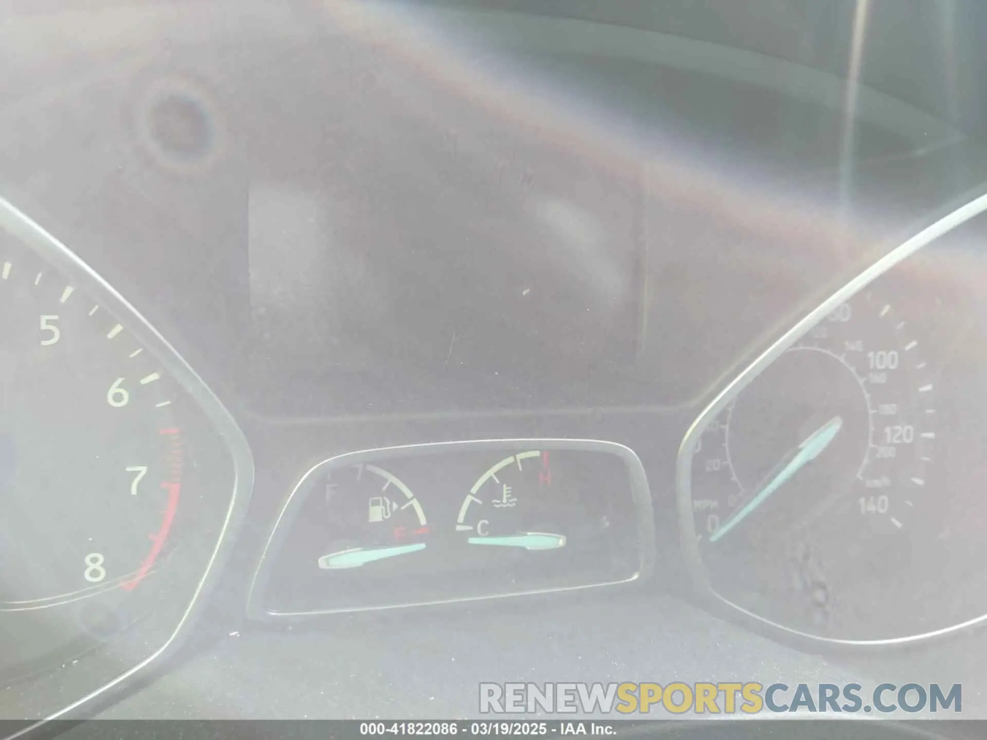 15 fotografías del automóvil dañado 1FMCU9GD1KUA98591 FORD ESCAPE 2019