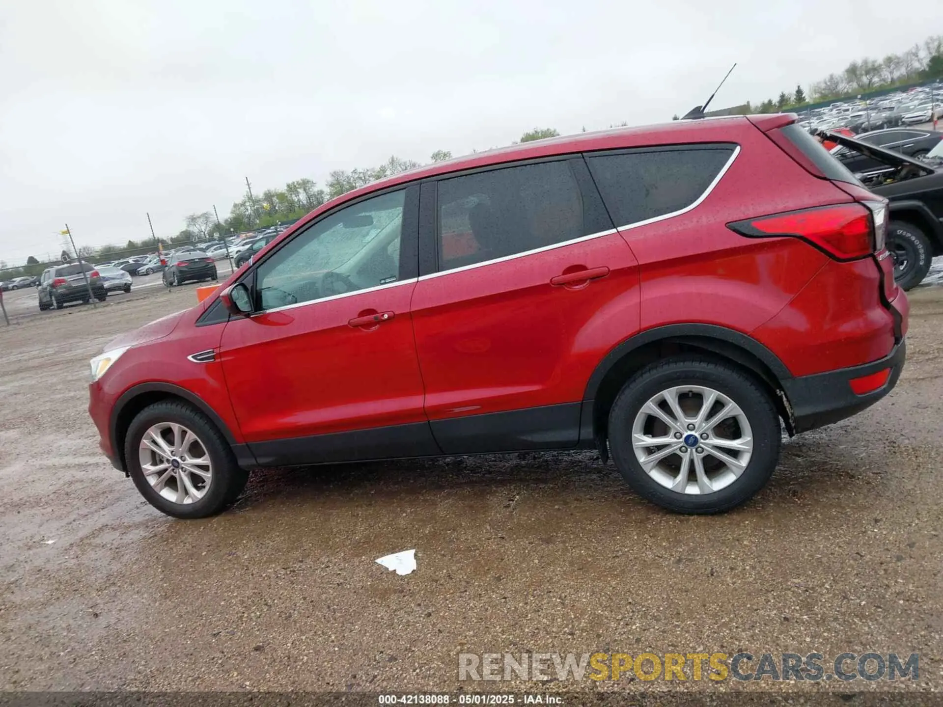 14 fotografías del automóvil dañado 1FMCU9GD2KUA53319 FORD ESCAPE 2019