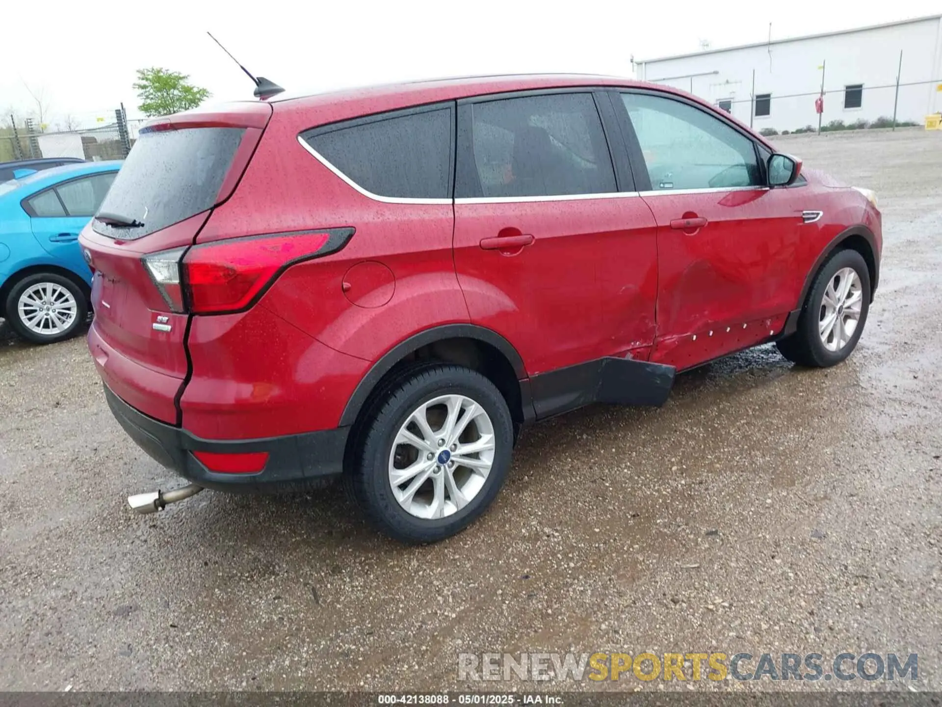 4 fotografías del automóvil dañado 1FMCU9GD2KUA53319 FORD ESCAPE 2019