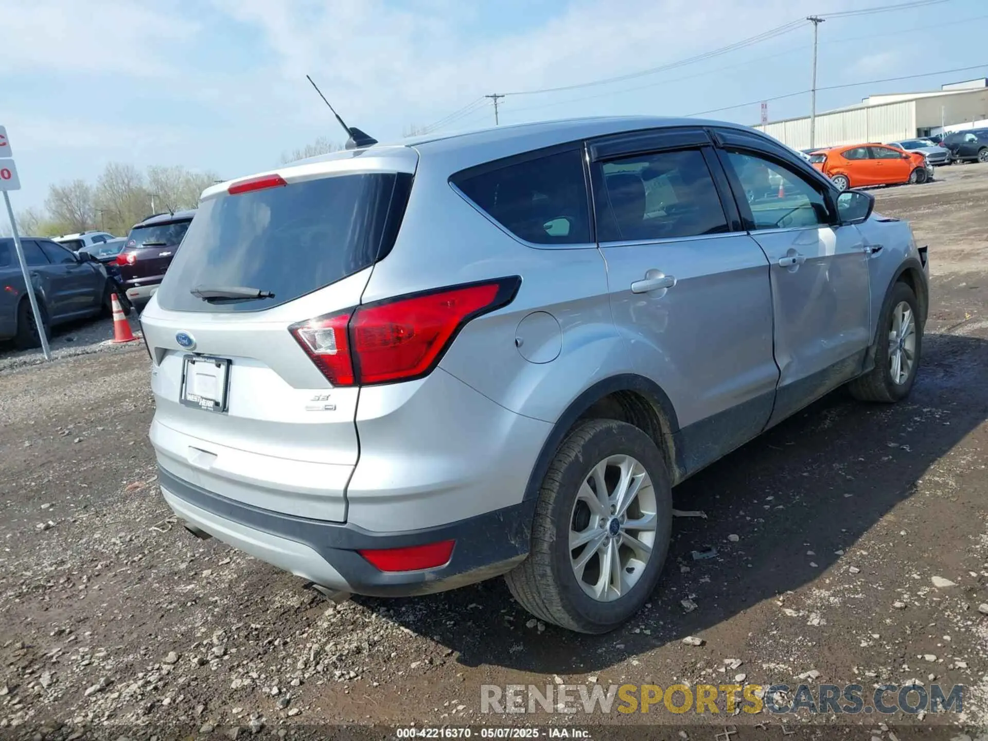 4 fotografías del automóvil dañado 1FMCU9GD2KUA60321 FORD ESCAPE 2019