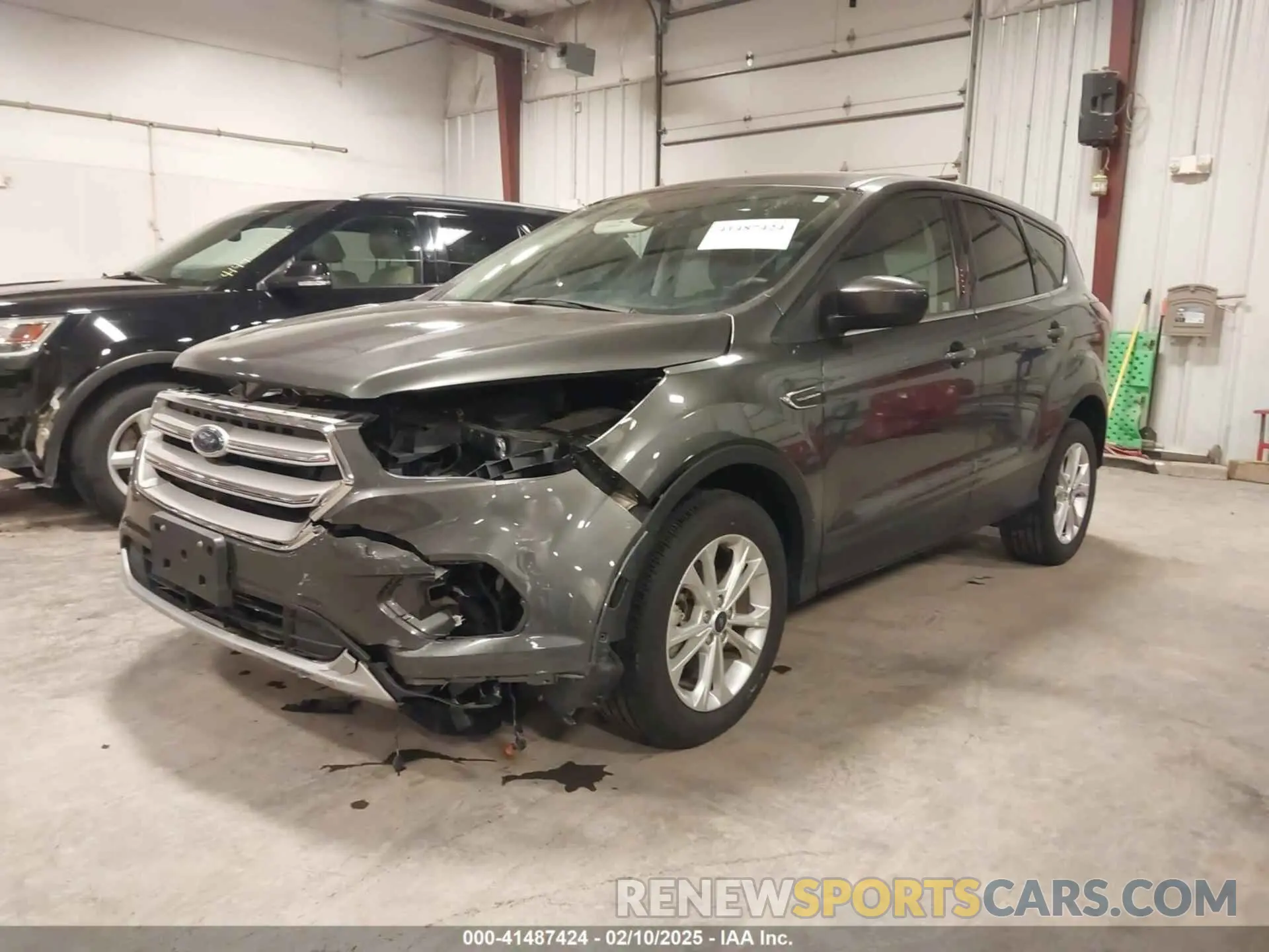 2 fotografías del automóvil dañado 1FMCU9GD2KUB04236 FORD ESCAPE 2019