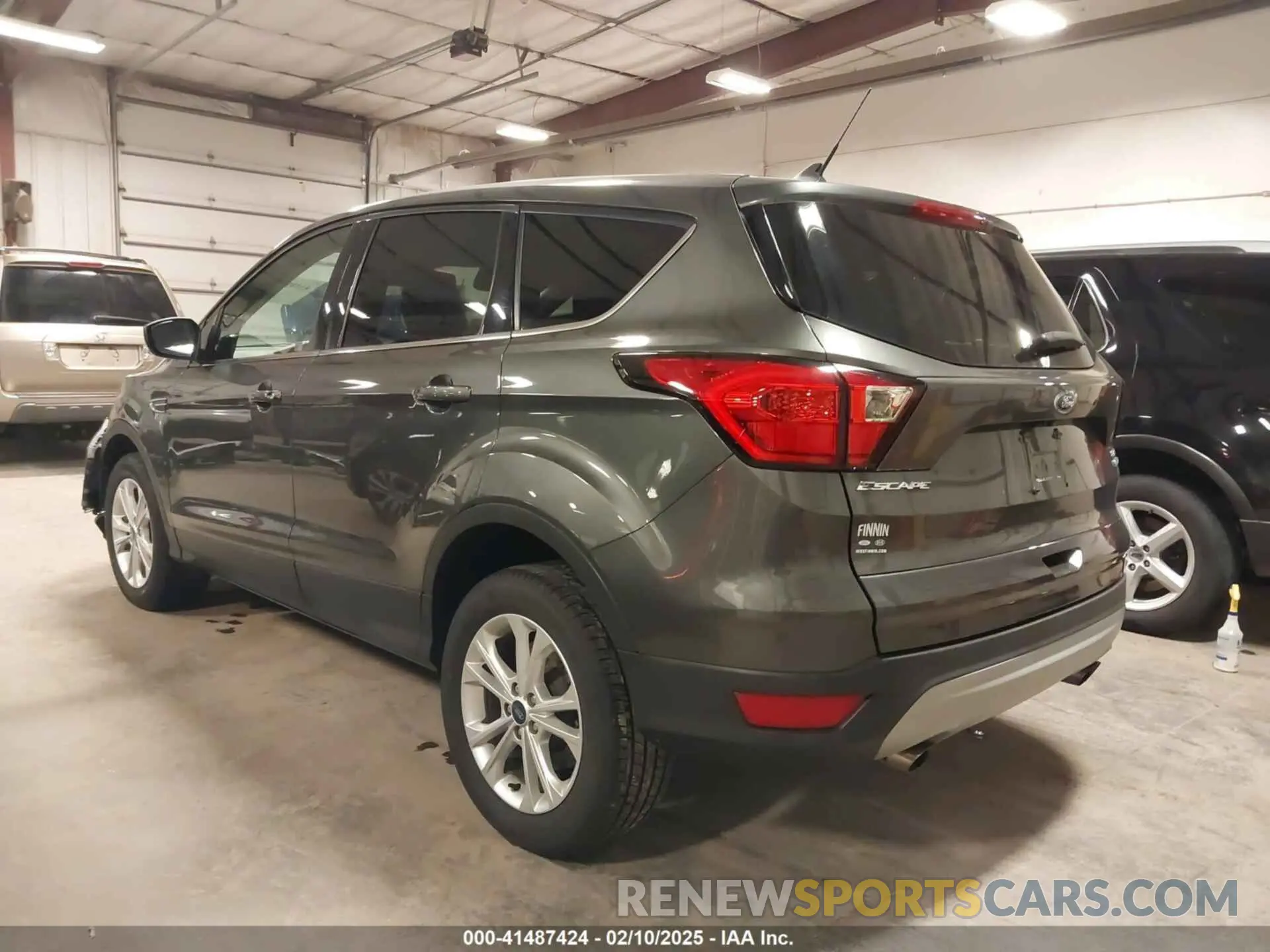 3 fotografías del automóvil dañado 1FMCU9GD2KUB04236 FORD ESCAPE 2019