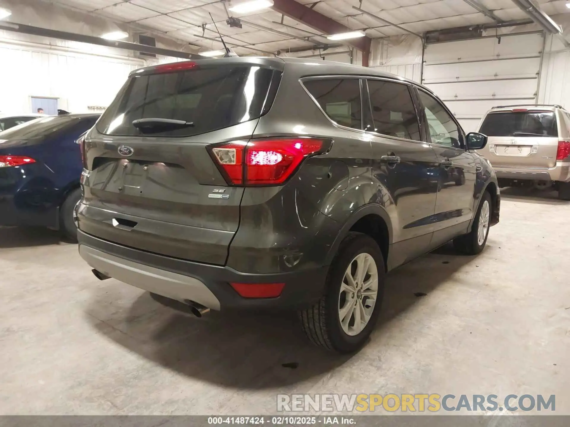 4 fotografías del automóvil dañado 1FMCU9GD2KUB04236 FORD ESCAPE 2019