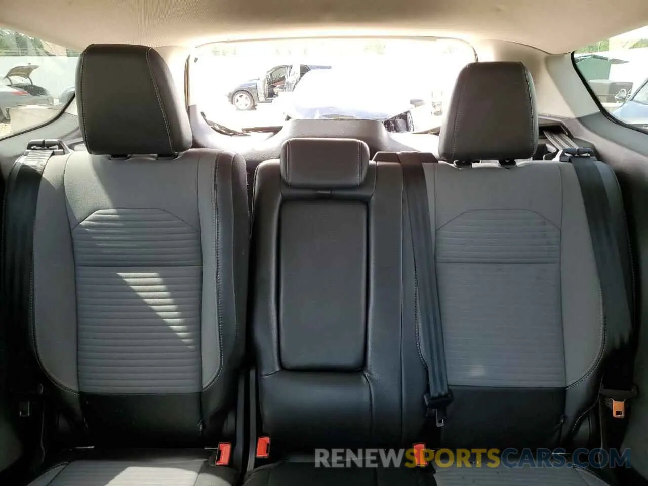 10 fotografías del automóvil dañado 1FMCU9GD2KUB99302 FORD ESCAPE 2019