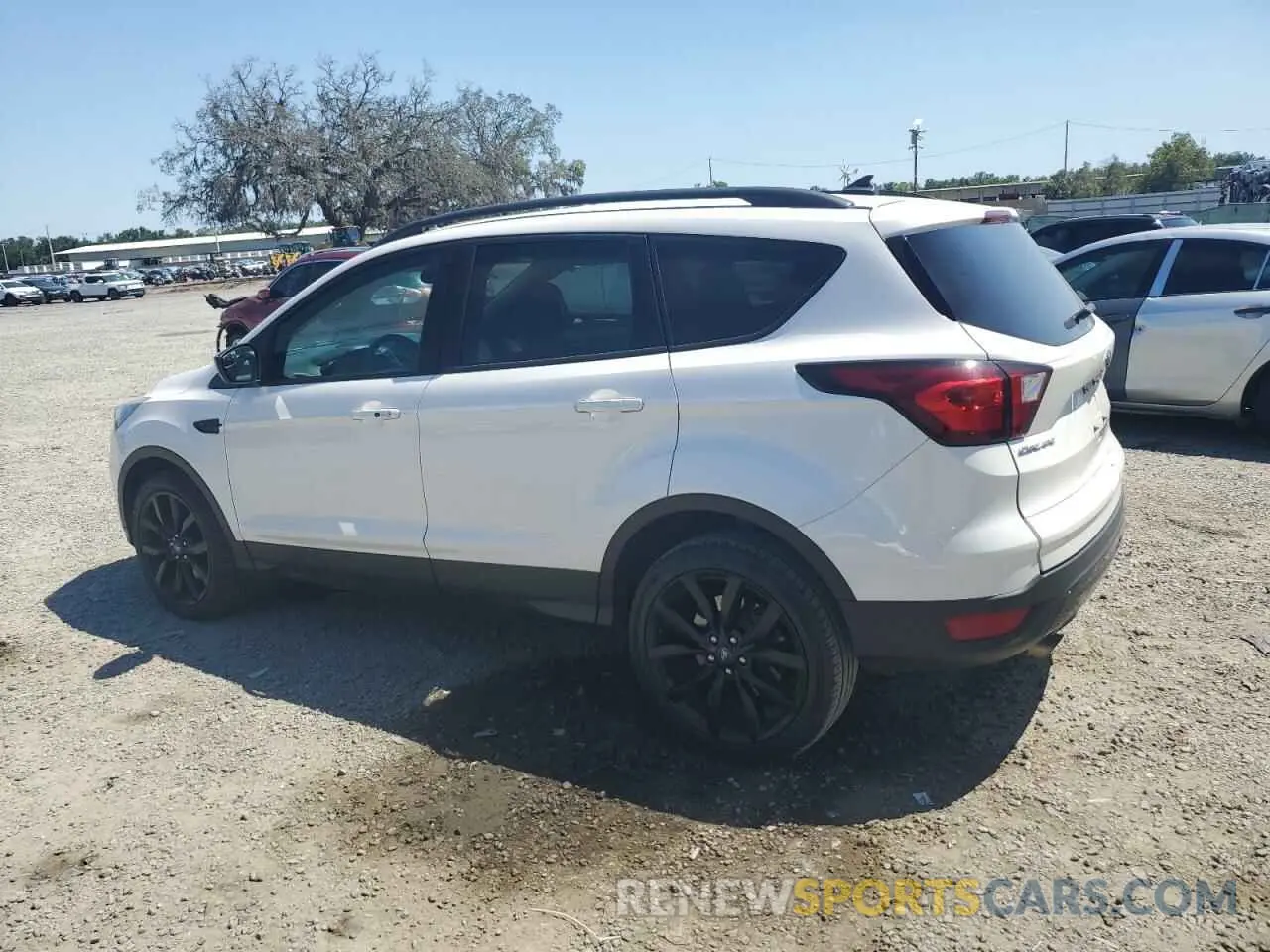 2 fotografías del automóvil dañado 1FMCU9GD3KUA48677 FORD ESCAPE 2019